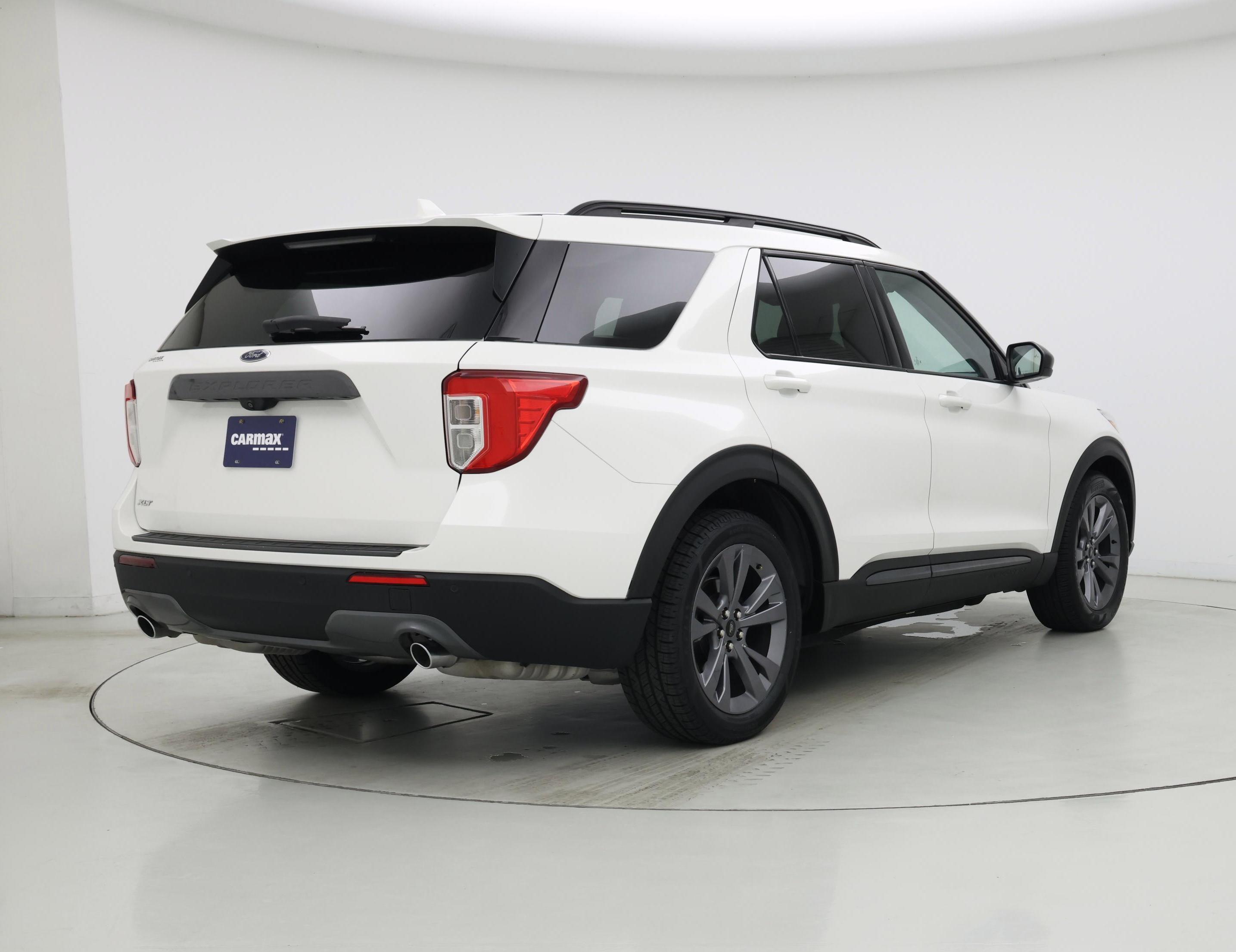 Thumbnail: 2022 Ford Explorer - 8