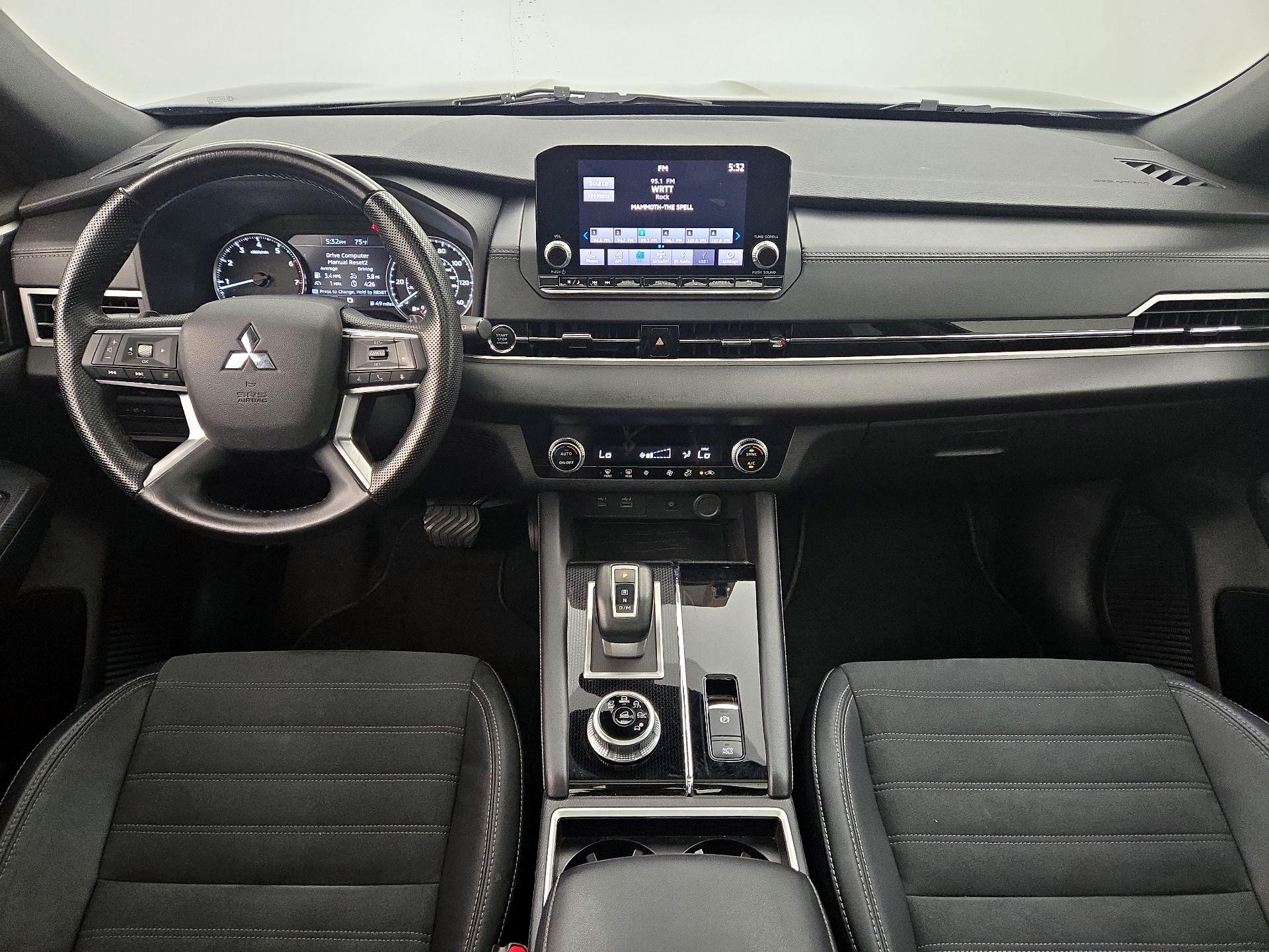 Thumbnail: 2022 Mitsubishi Outlander - 9