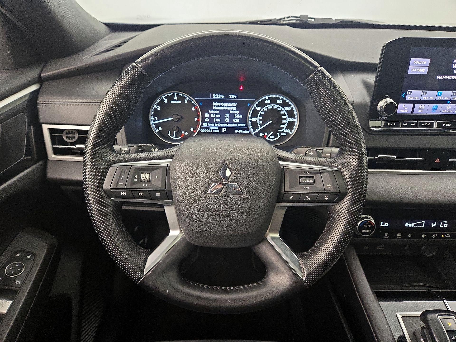 Thumbnail: 2022 Mitsubishi Outlander - 10