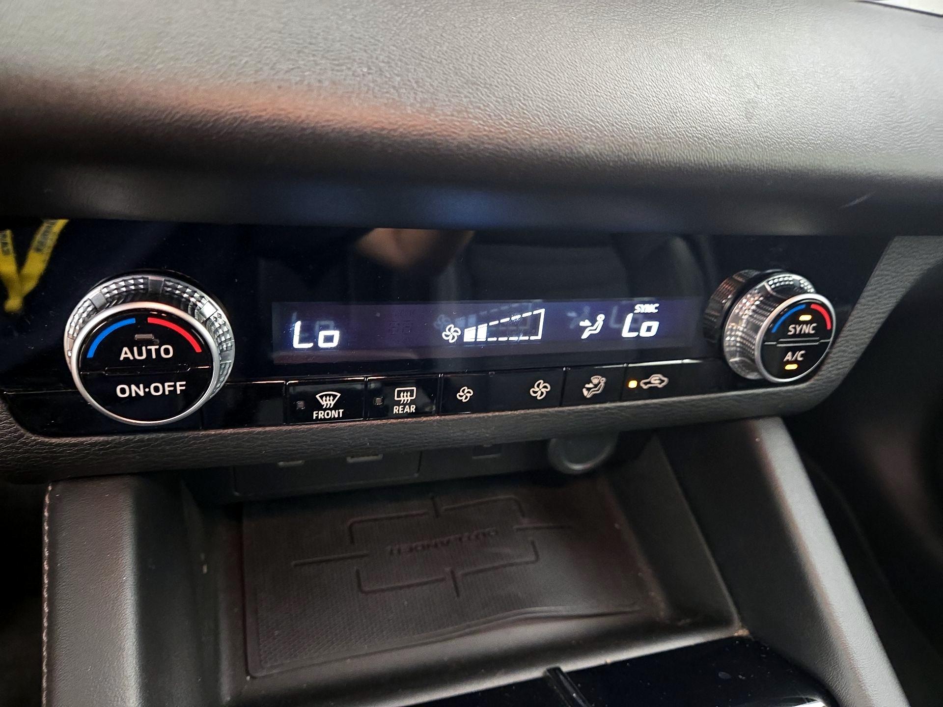 Thumbnail: 2022 Mitsubishi Outlander - 16