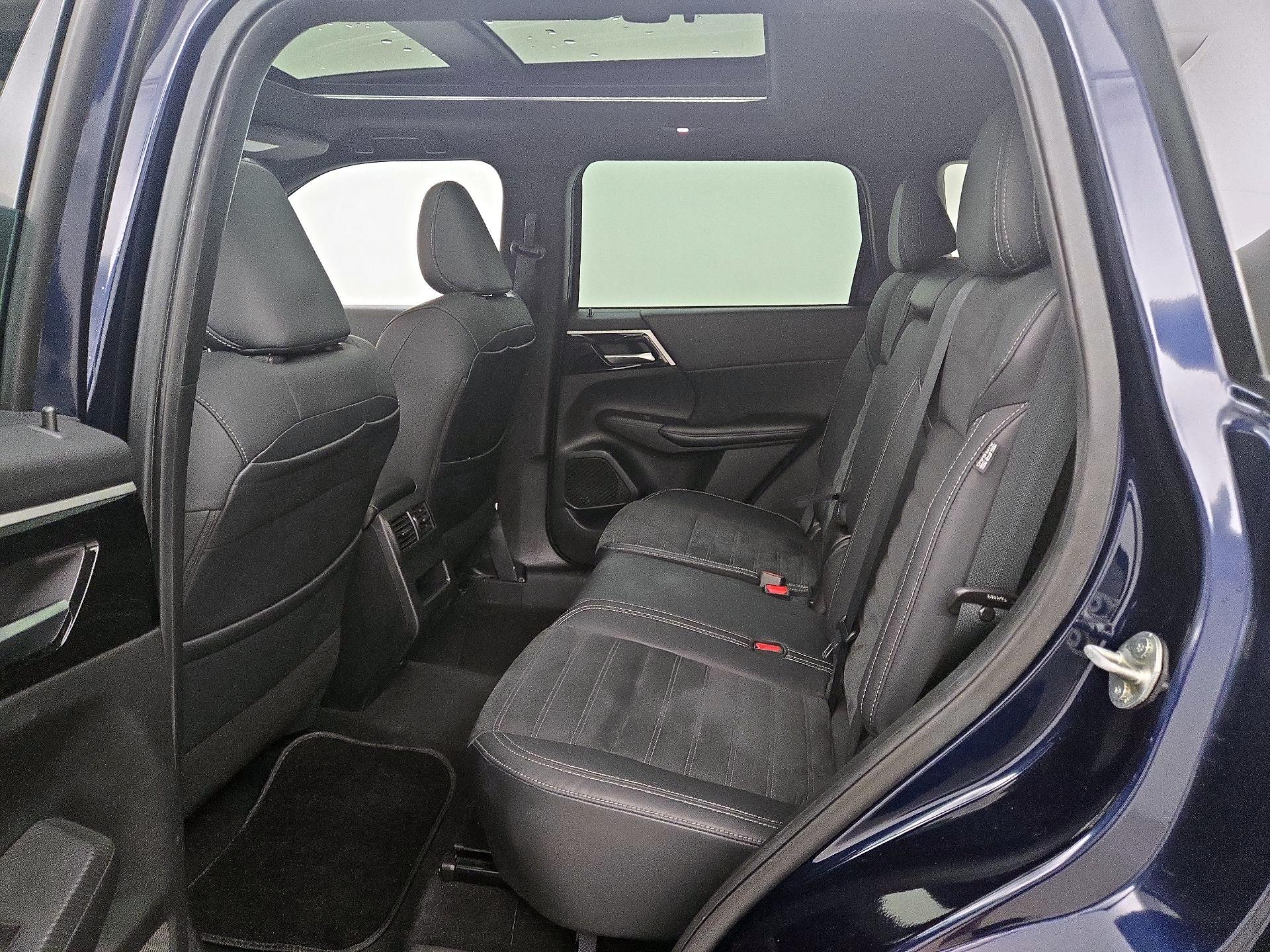 Thumbnail: 2022 Mitsubishi Outlander - 20