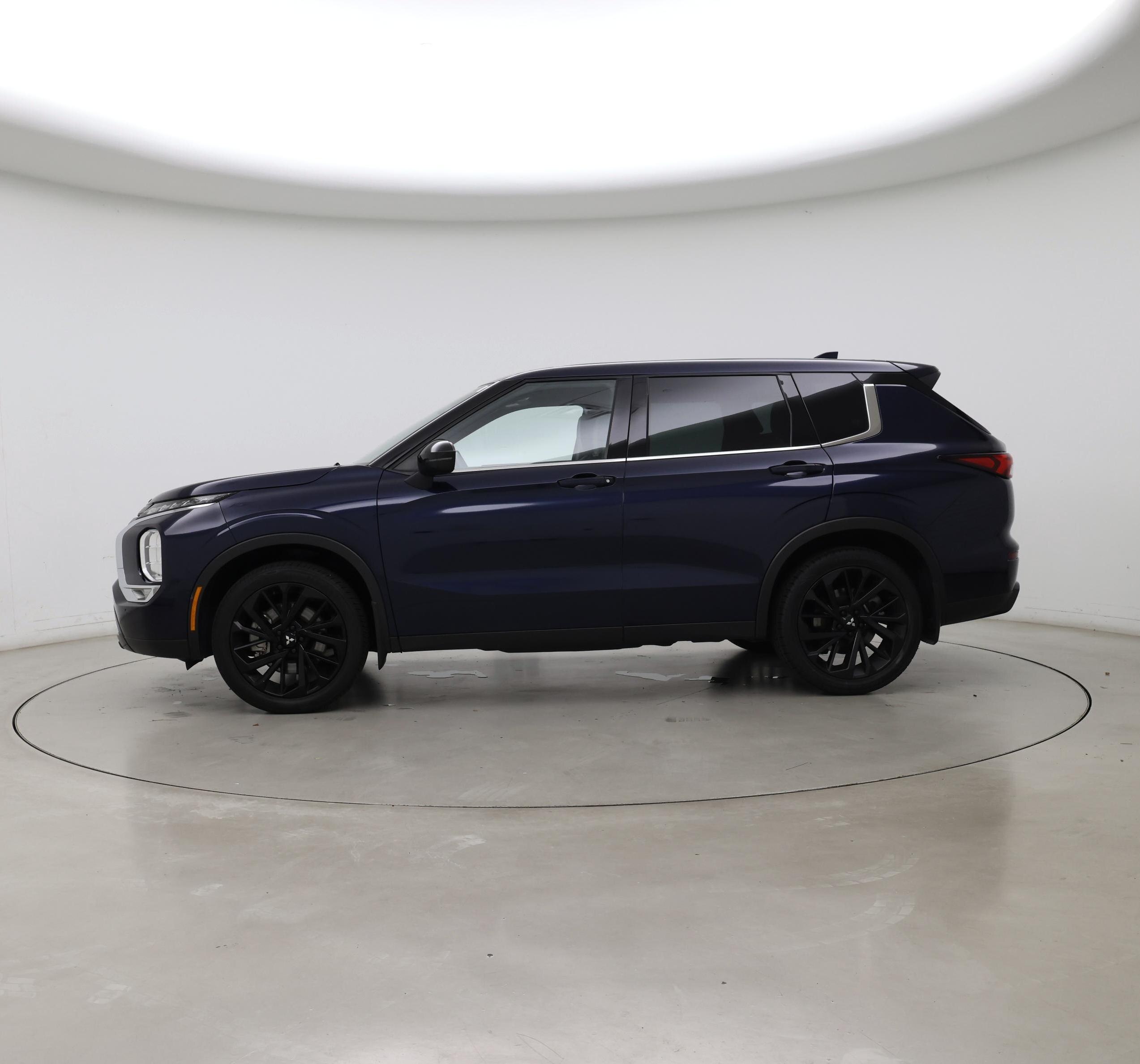 Thumbnail: 2022 Mitsubishi Outlander - 3