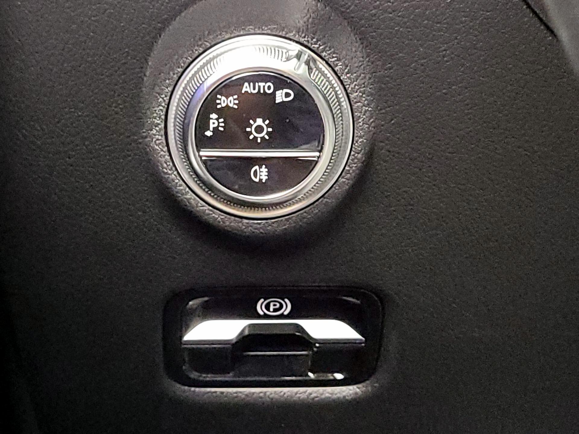 Thumbnail: 2024 Mercedes-Benz C-Class - 13