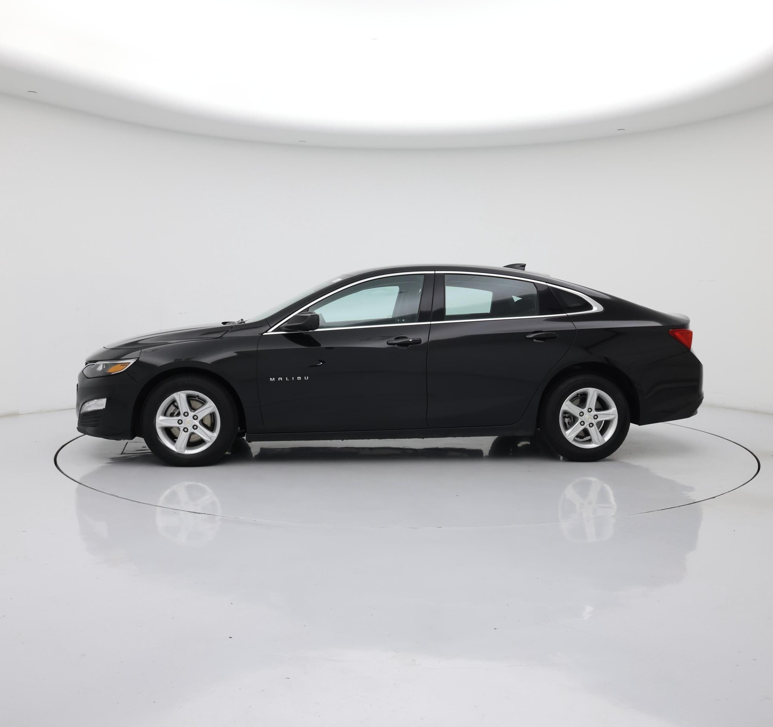 Thumbnail: 2024 Chevrolet Malibu - 3
