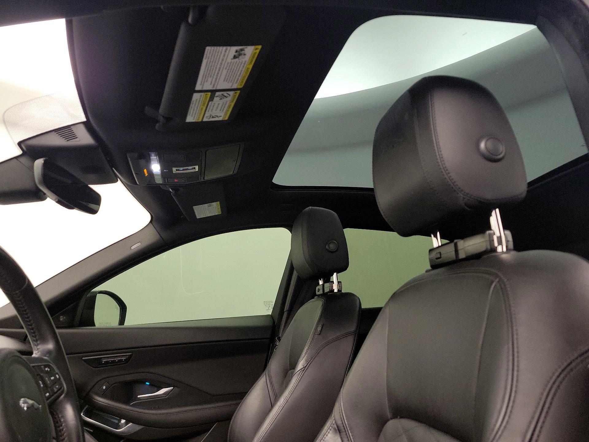 Thumbnail: 2019 Jaguar E-Pace - 20