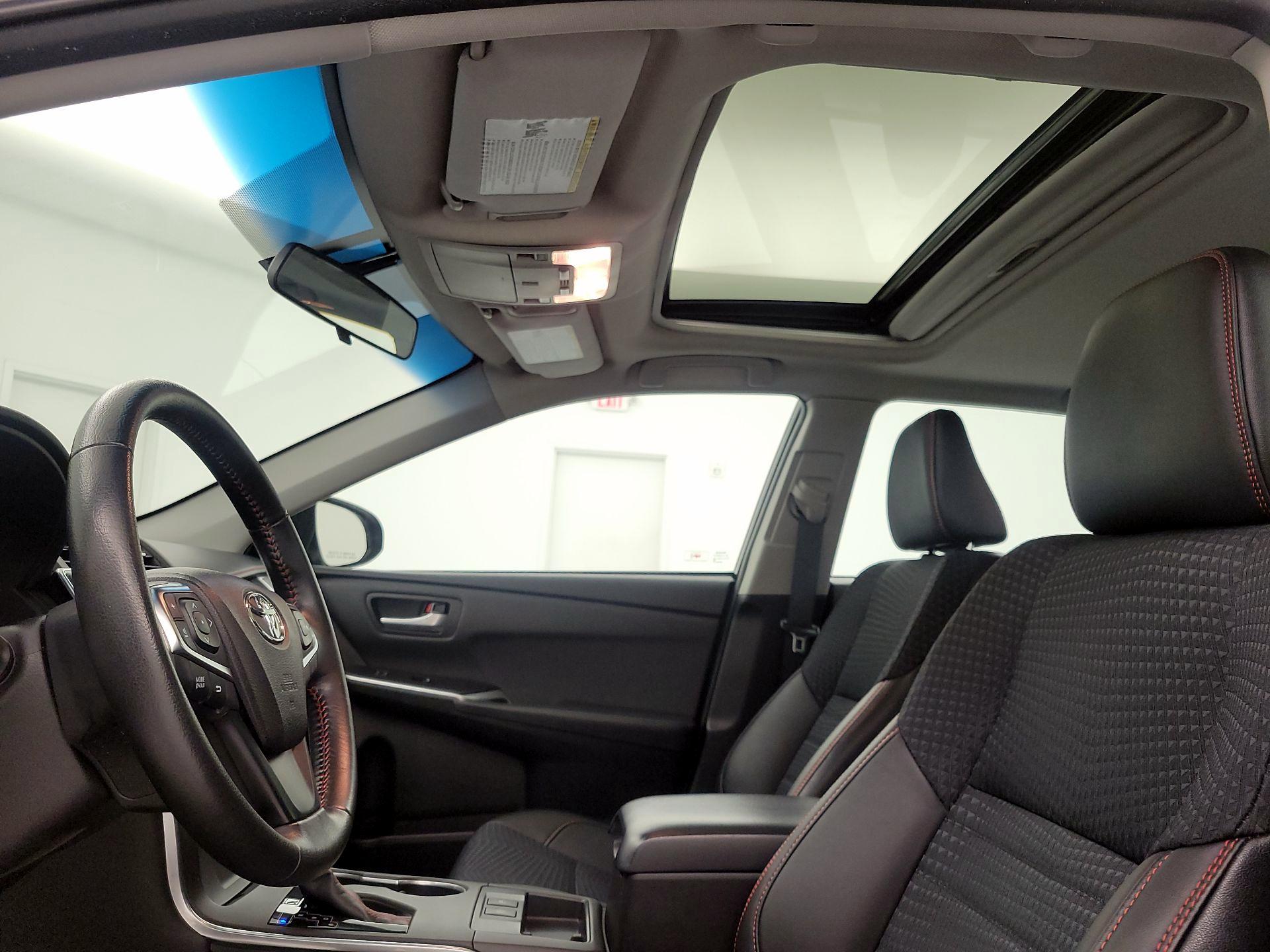 Thumbnail: 2015 Toyota Camry - 17