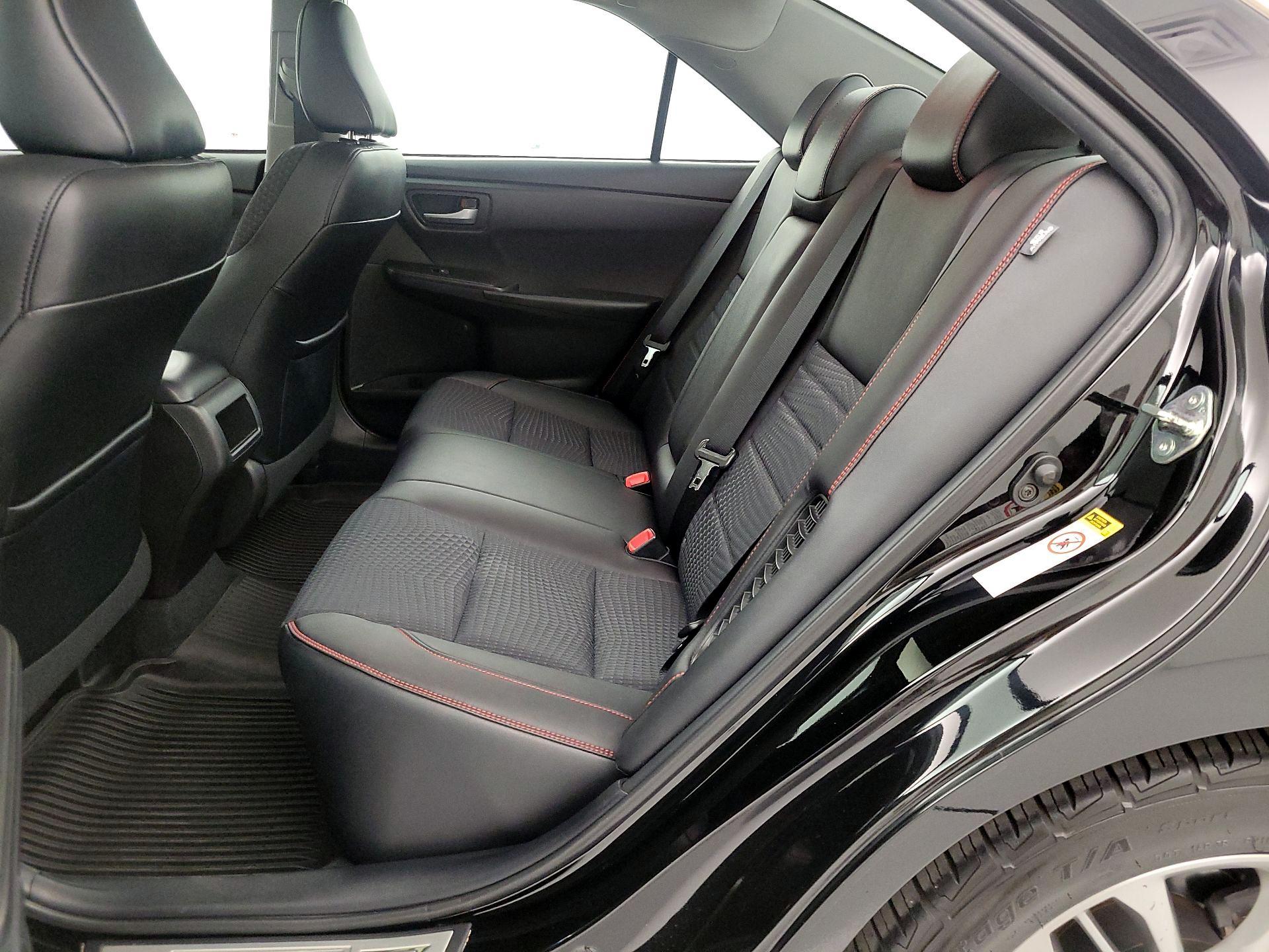 Thumbnail: 2015 Toyota Camry - 18