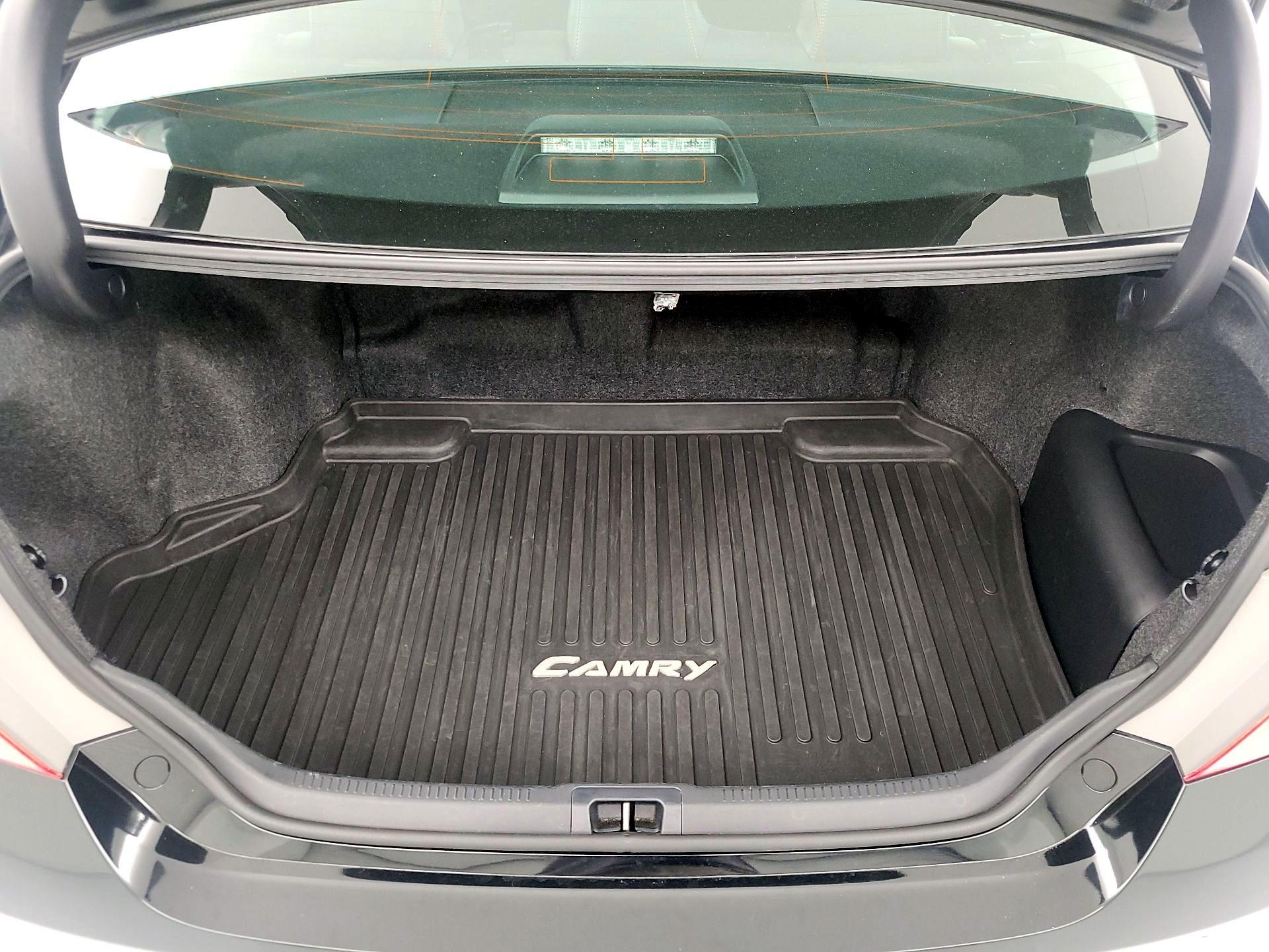 Thumbnail: 2015 Toyota Camry - 19