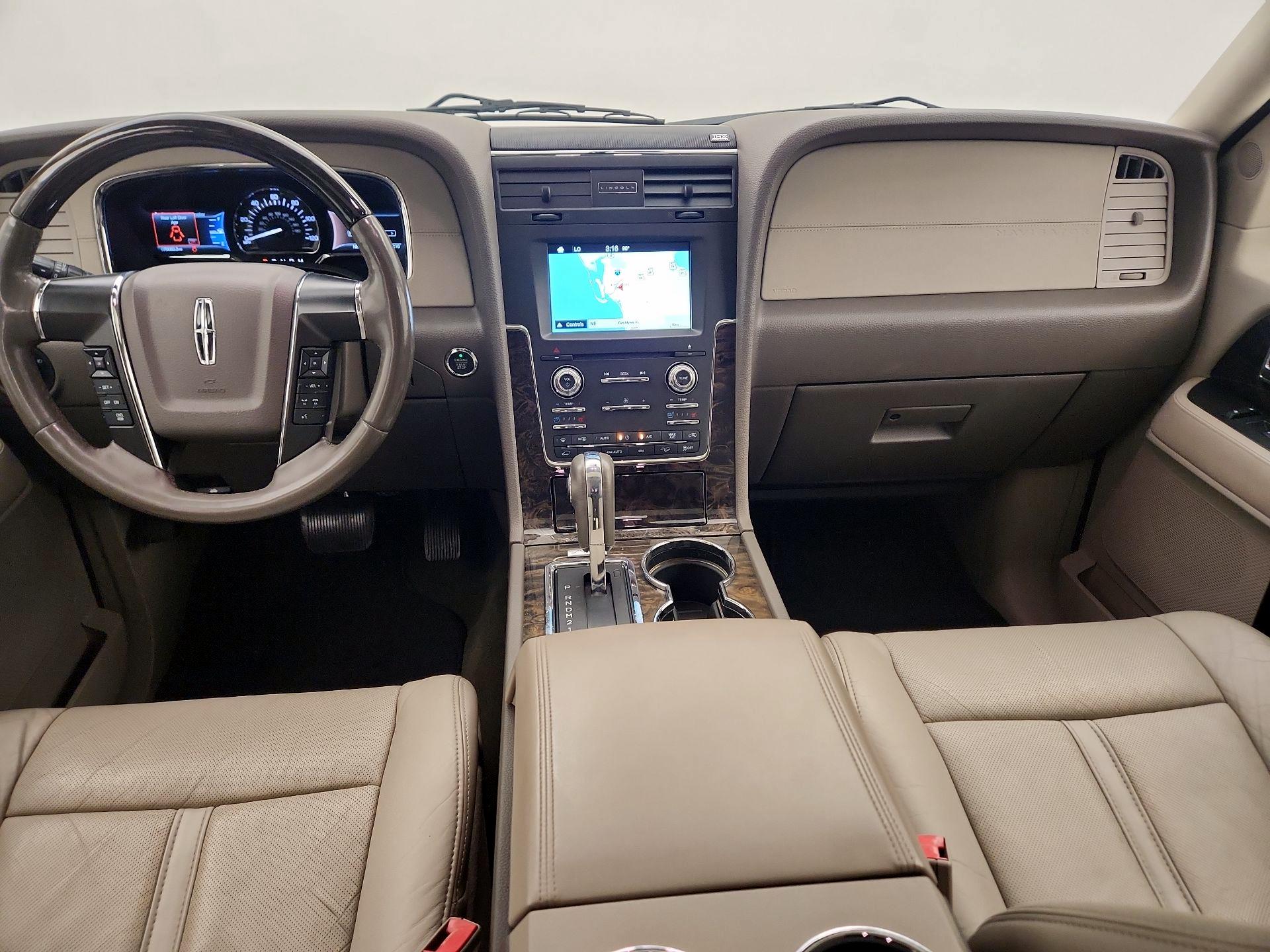 Thumbnail: 2016 Lincoln Navigator - 9