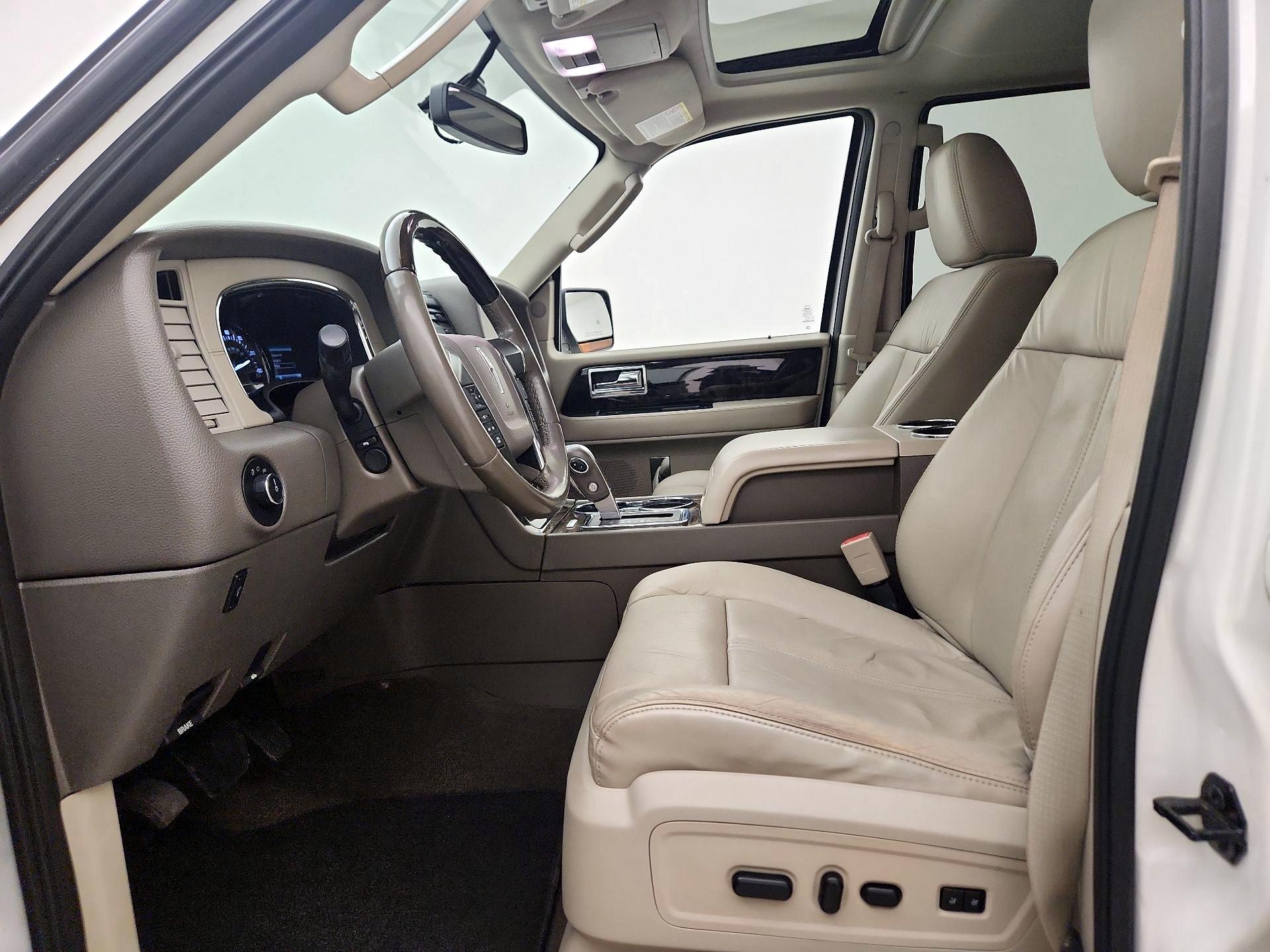 Thumbnail: 2016 Lincoln Navigator - 11