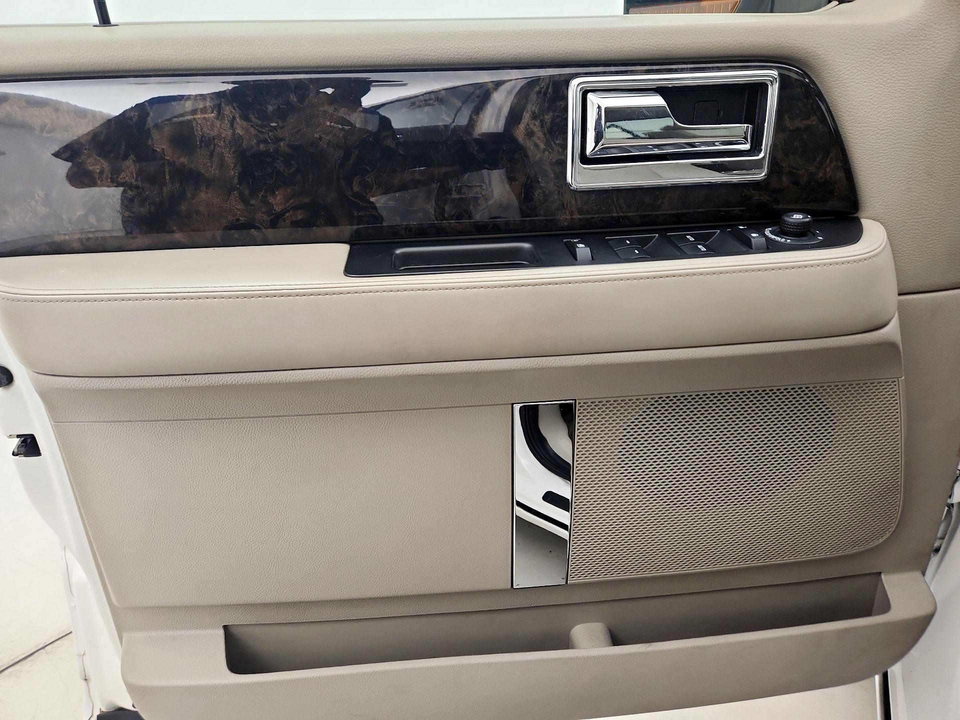Thumbnail: 2016 Lincoln Navigator - 12