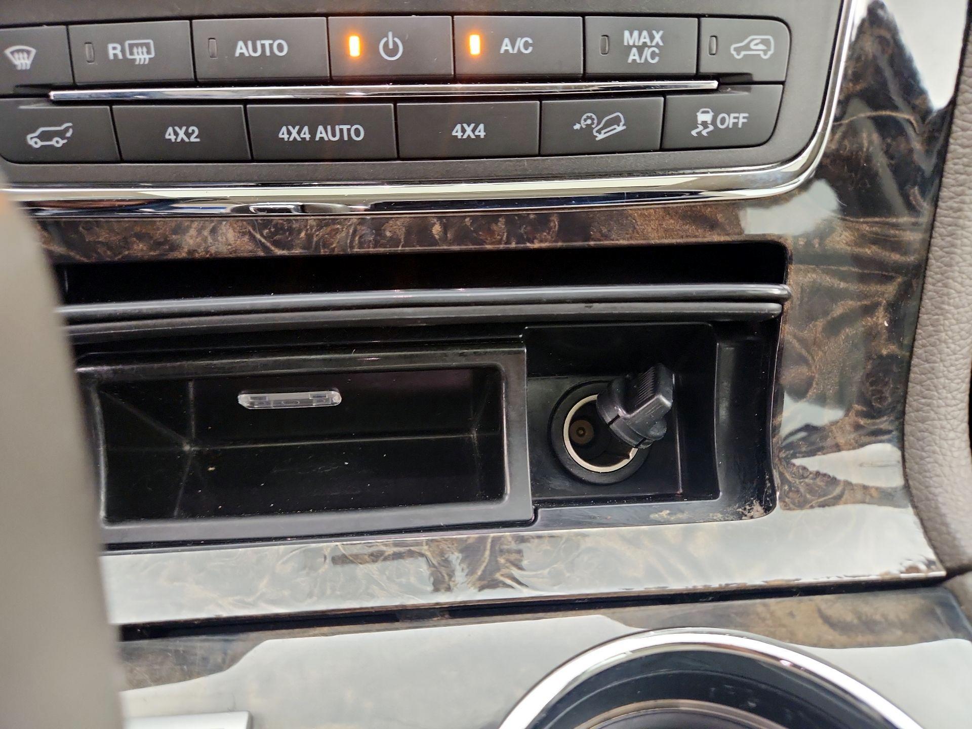 Thumbnail: 2016 Lincoln Navigator - 19