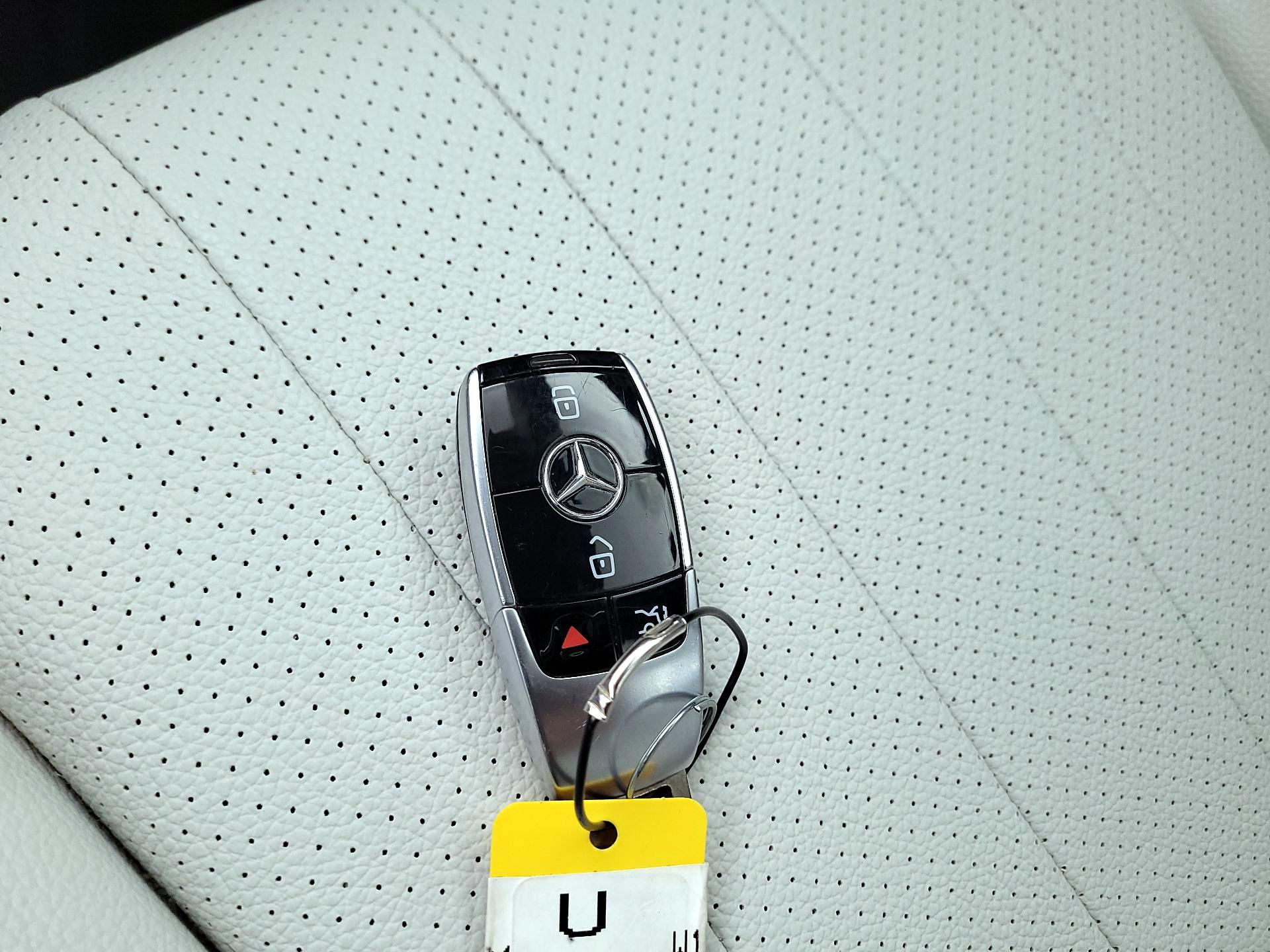 Thumbnail: 2022 Mercedes-Benz E-Class - 18