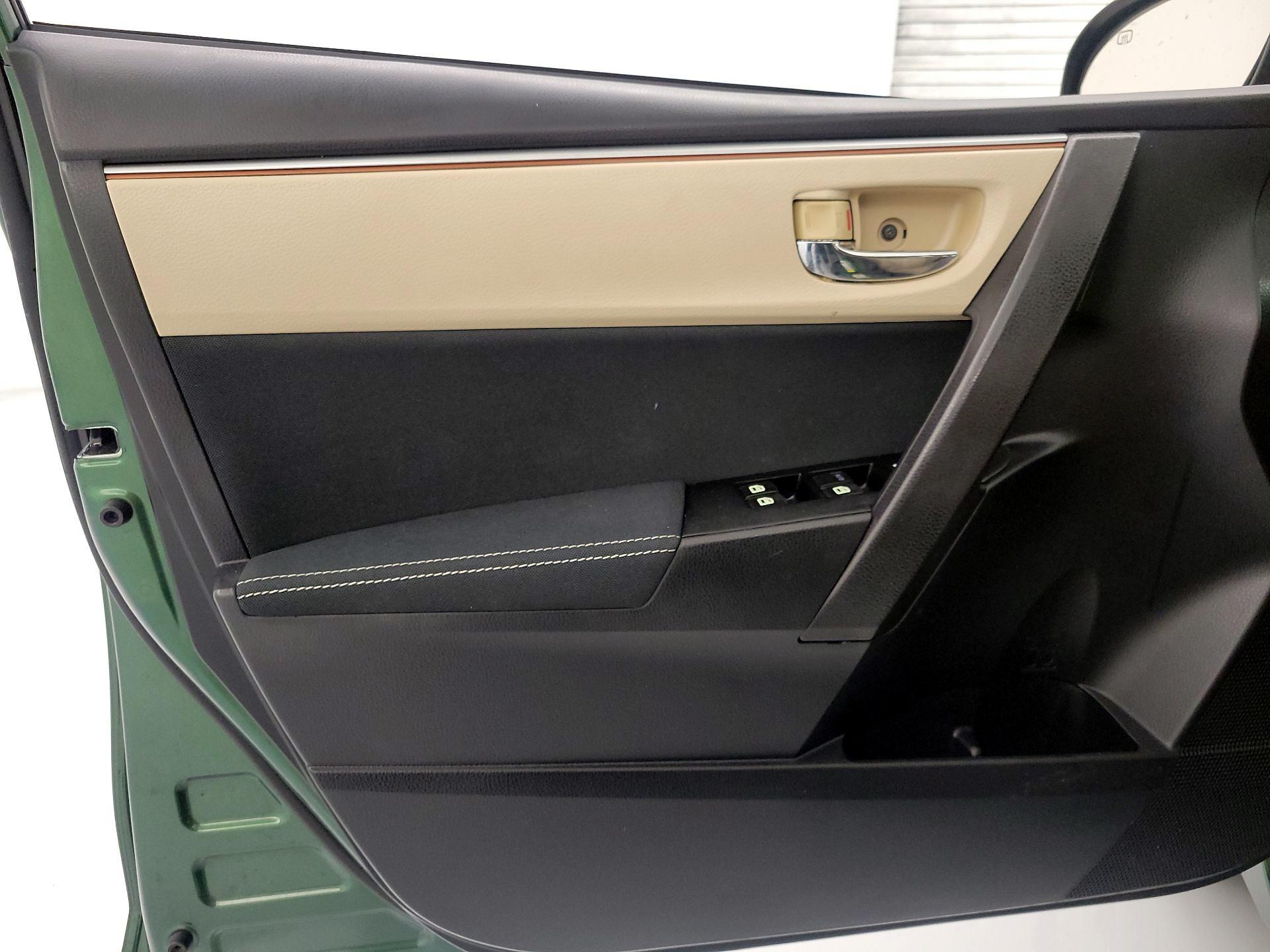 Thumbnail: 2015 Toyota Corolla - 10