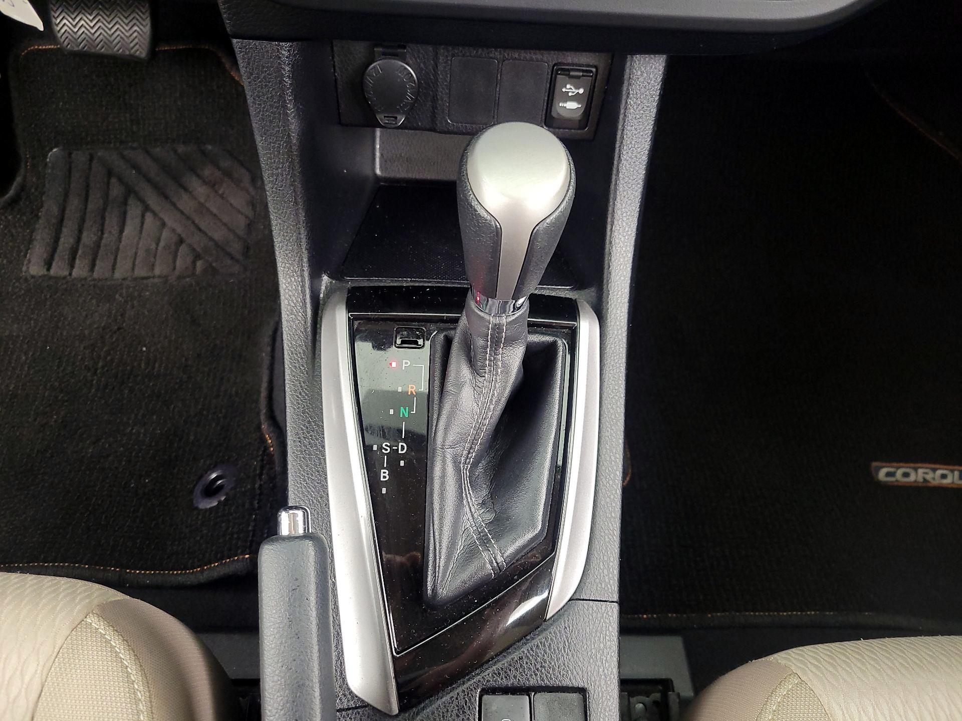 Thumbnail: 2015 Toyota Corolla - 15