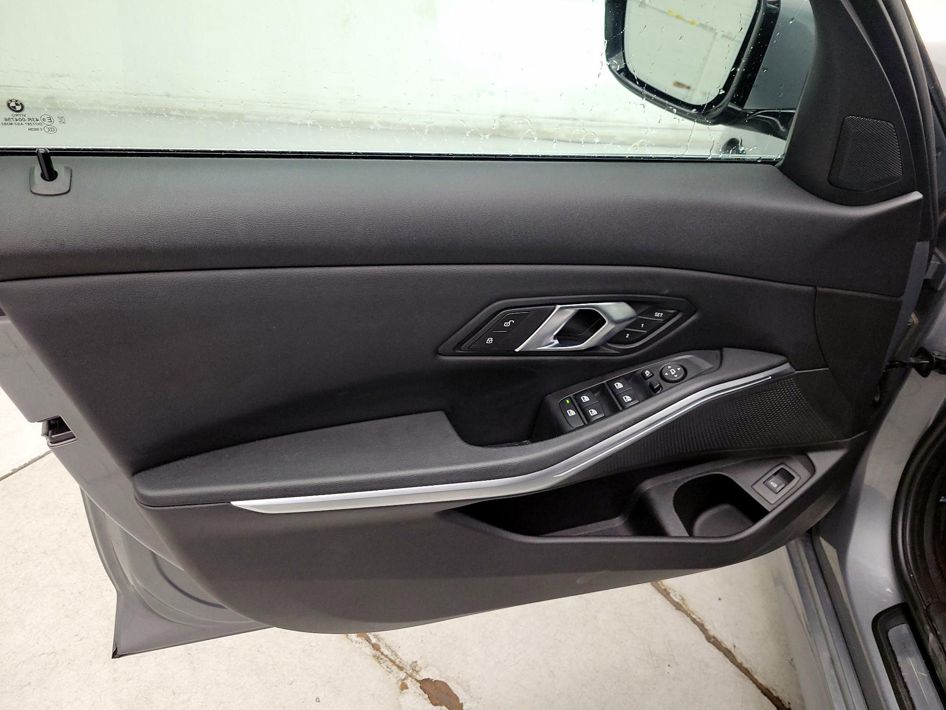 Thumbnail: 2024 BMW 3 Series - 12