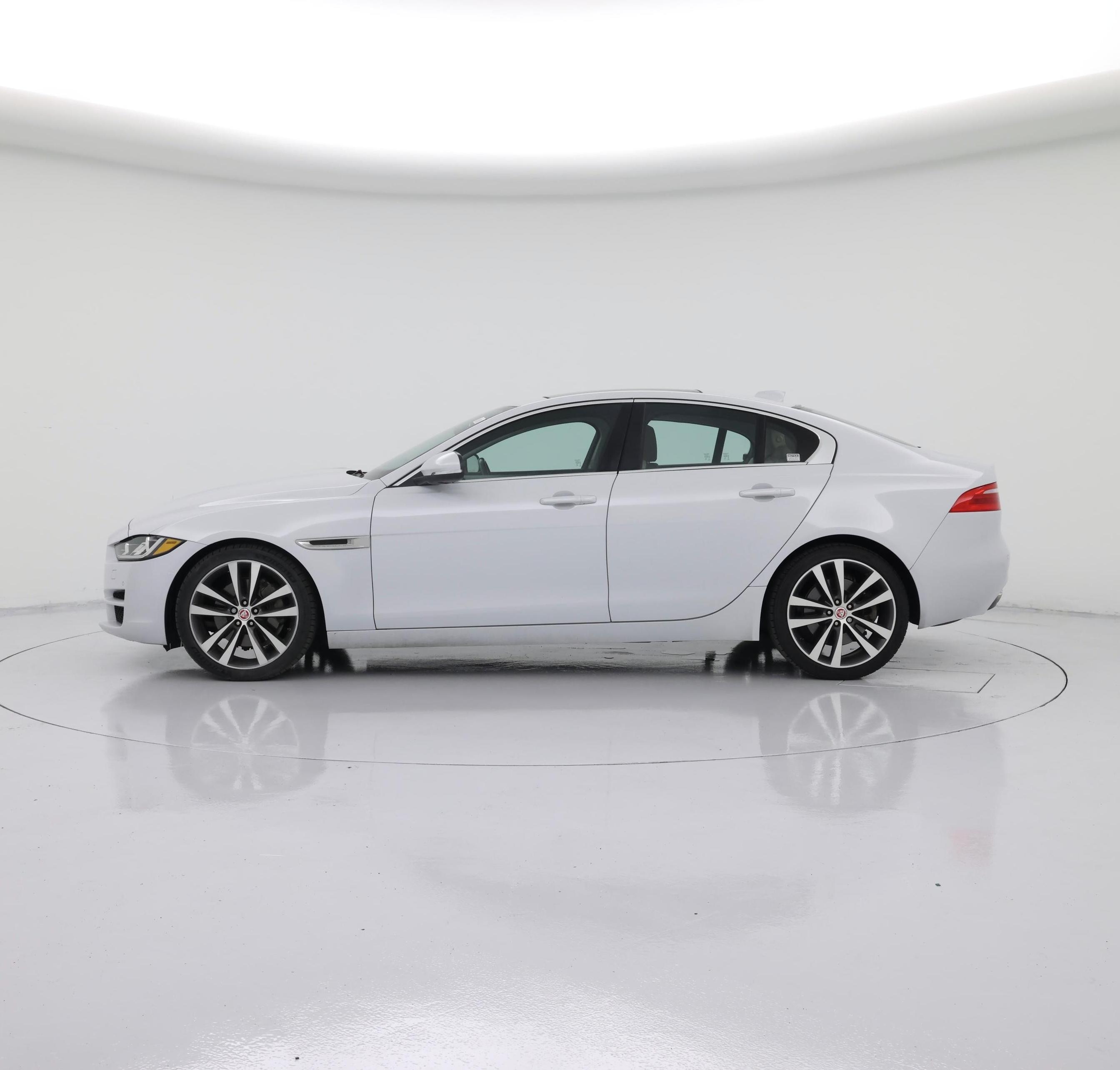 Thumbnail: 2018 Jaguar XE - 3