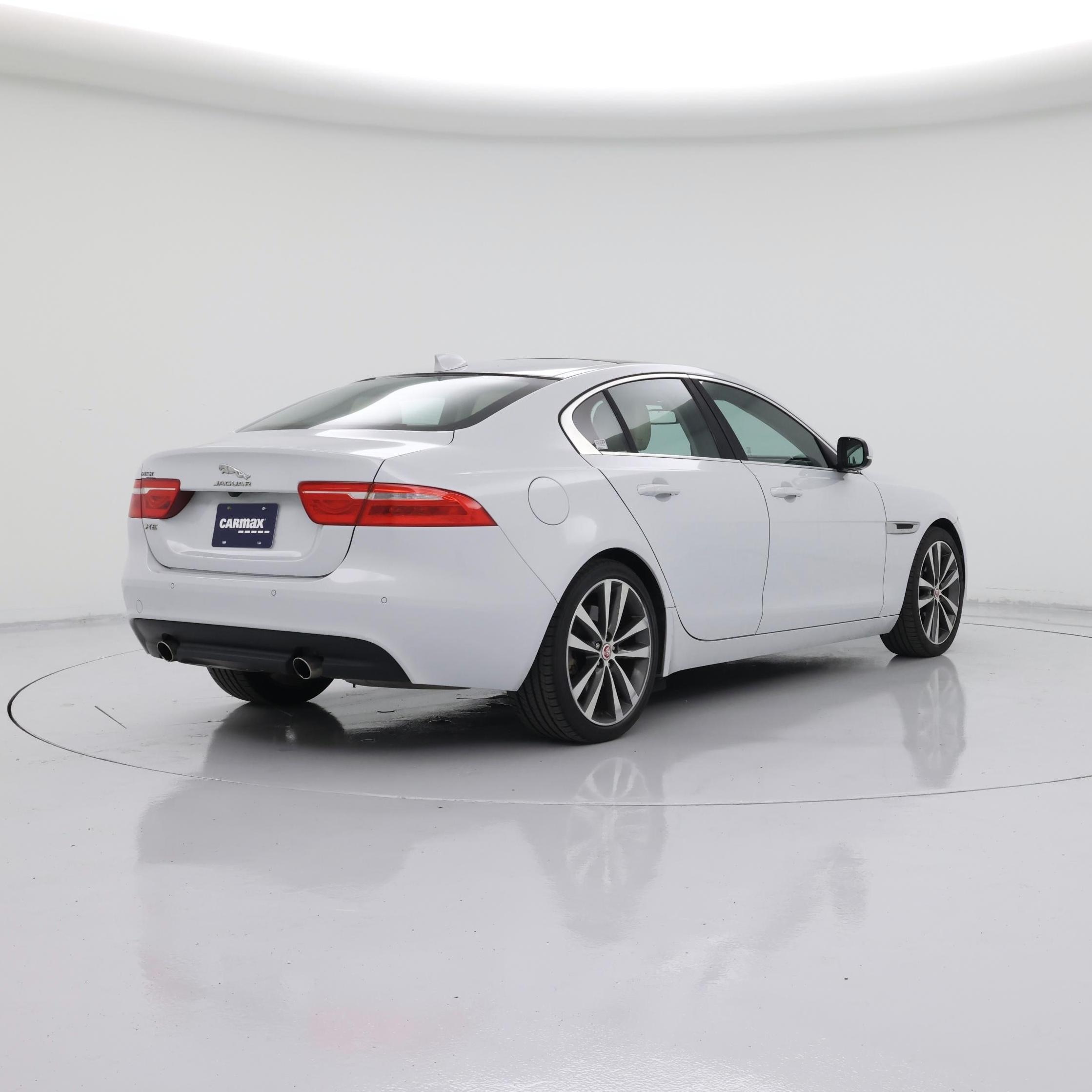 Thumbnail: 2018 Jaguar XE - 8