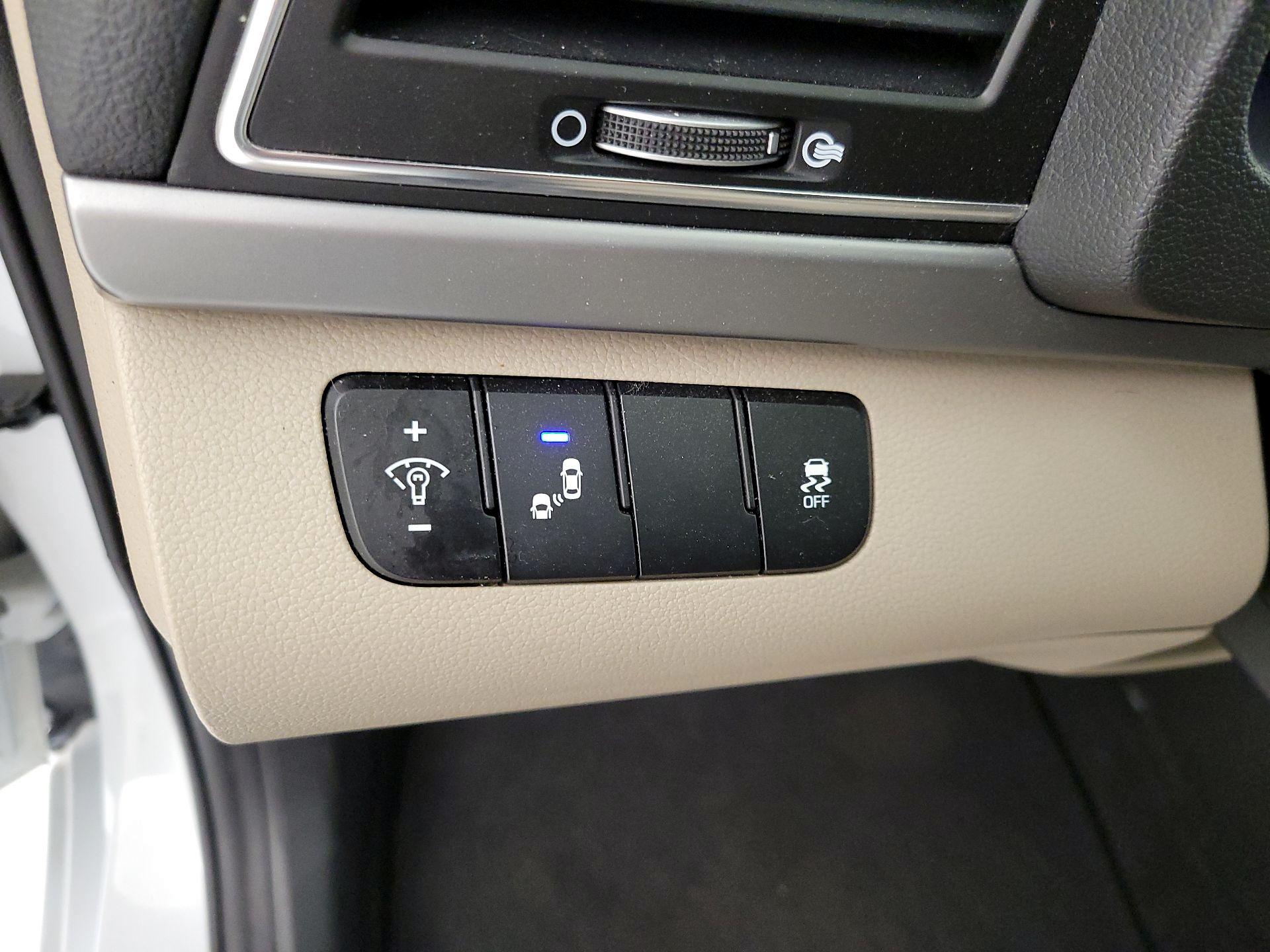 Thumbnail: 2018 Hyundai Elantra - 11