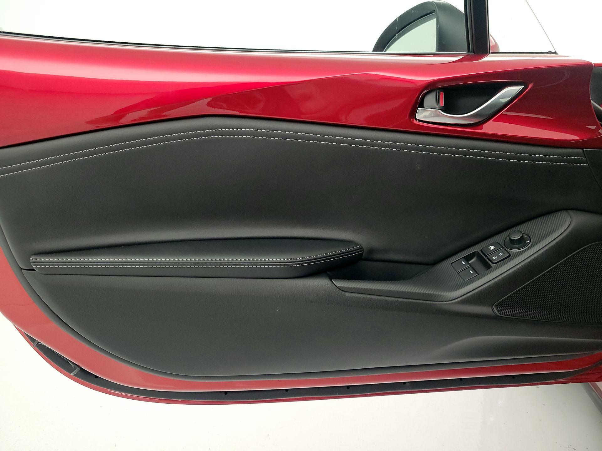Thumbnail: 2021 Mazda MX-5 Miata - 10