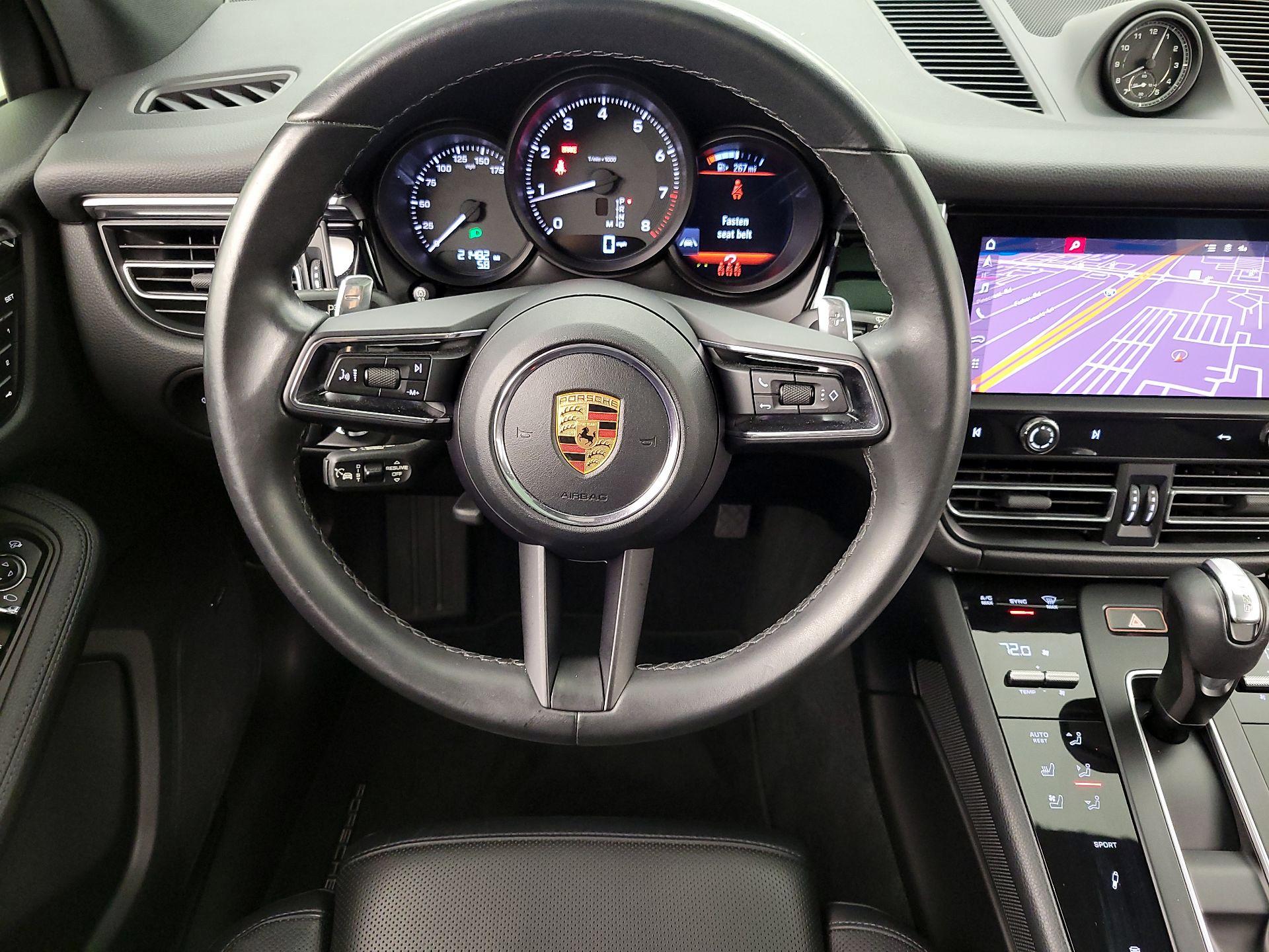 Thumbnail: 2023 Porsche Macan - 10