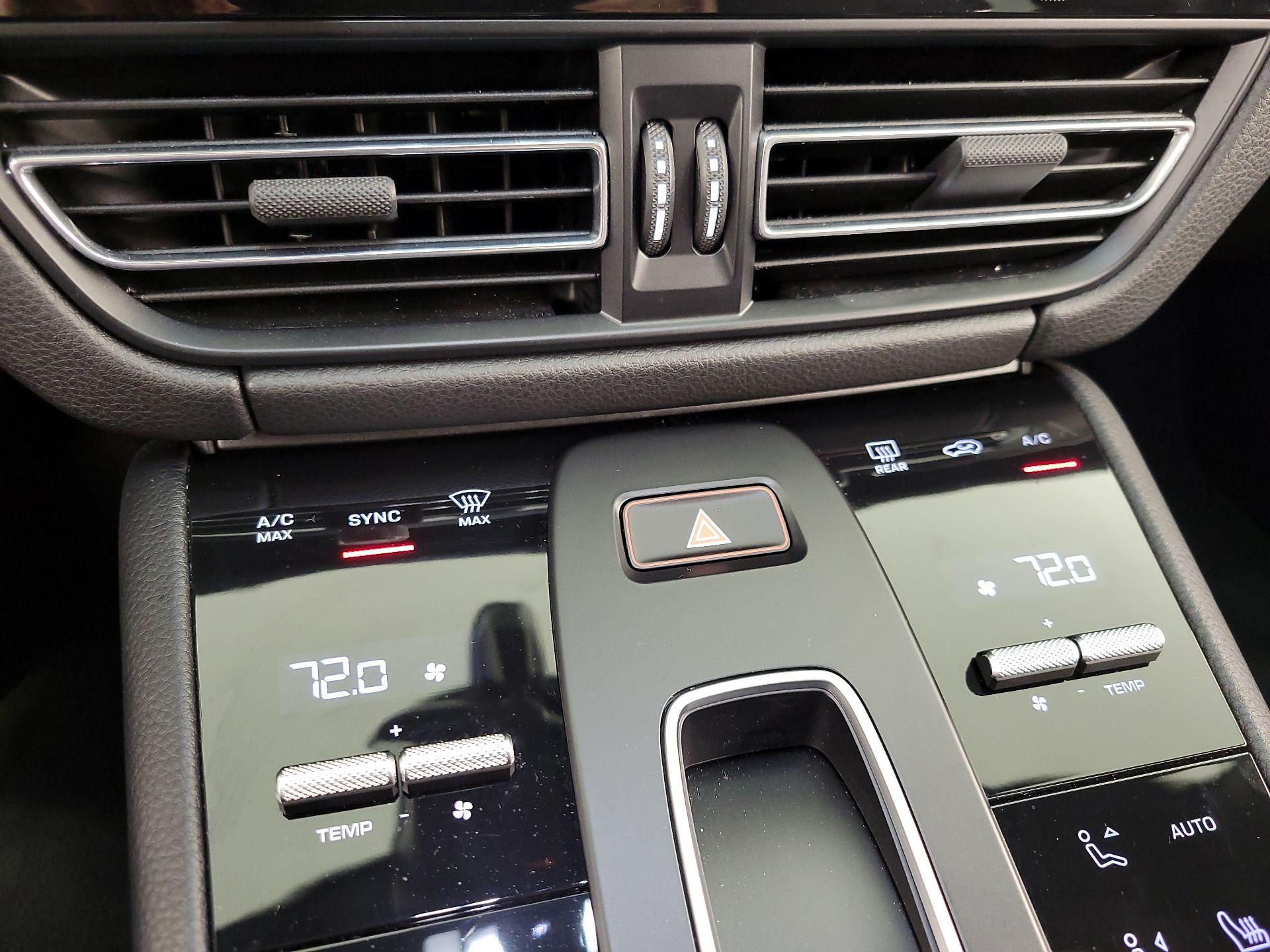 Thumbnail: 2023 Porsche Macan - 17