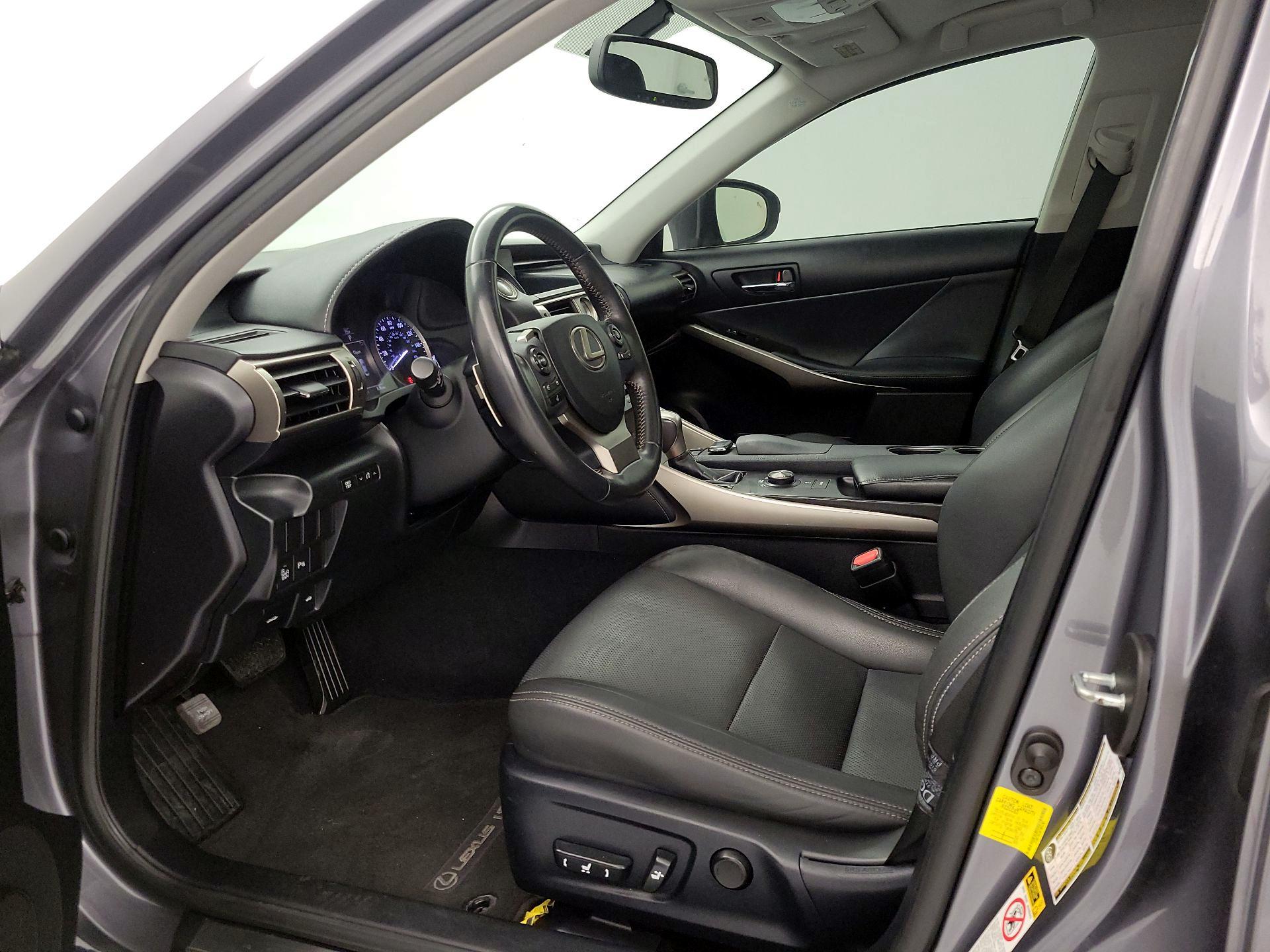 Thumbnail: 2015 Lexus IS - 11
