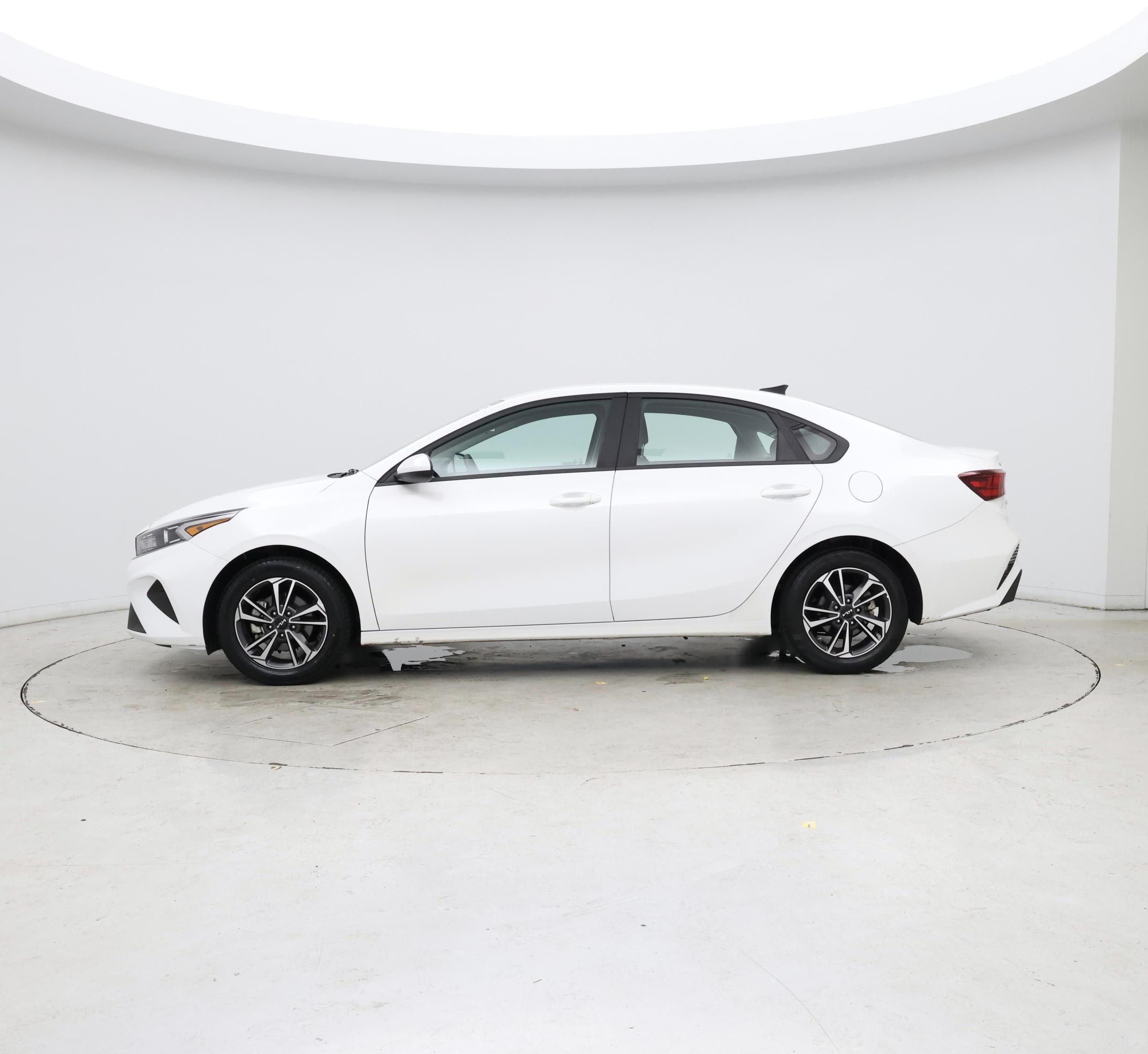 Thumbnail: 2024 Kia Forte - 3