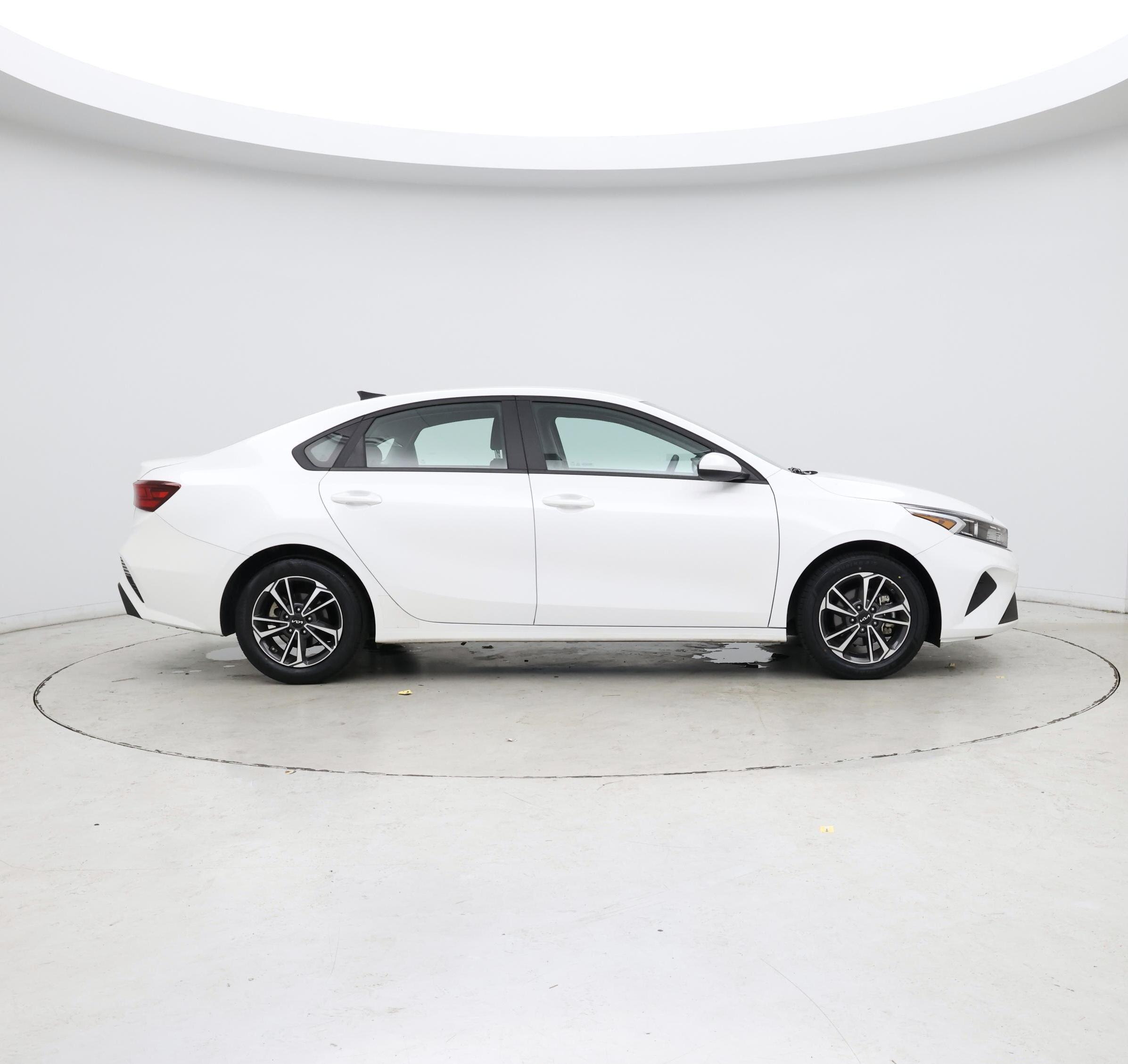 Thumbnail: 2024 Kia Forte - 7