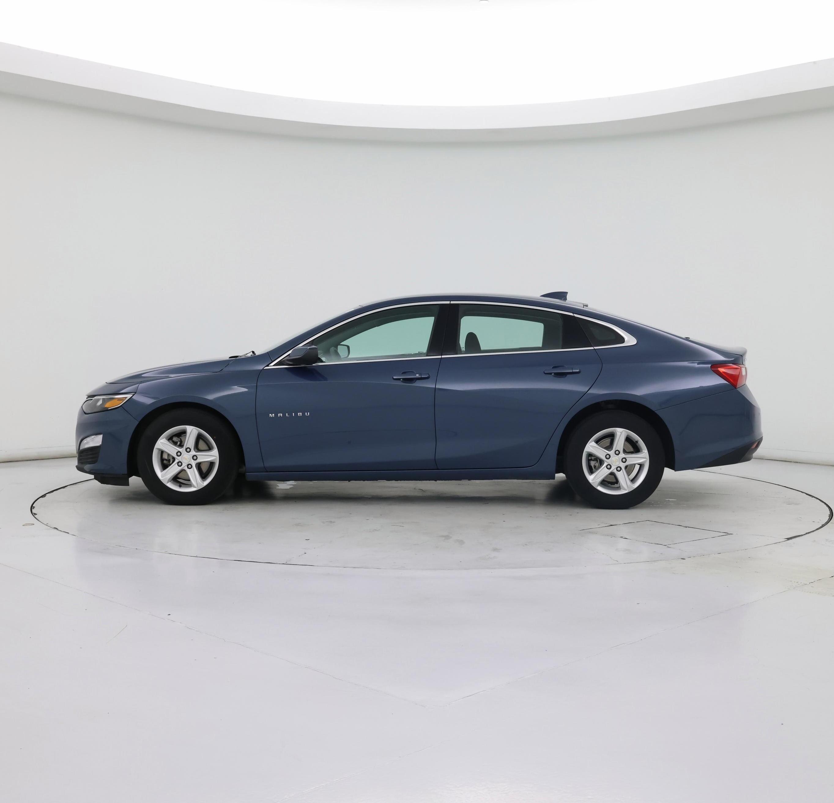 Thumbnail: 2024 Chevrolet Malibu - 3