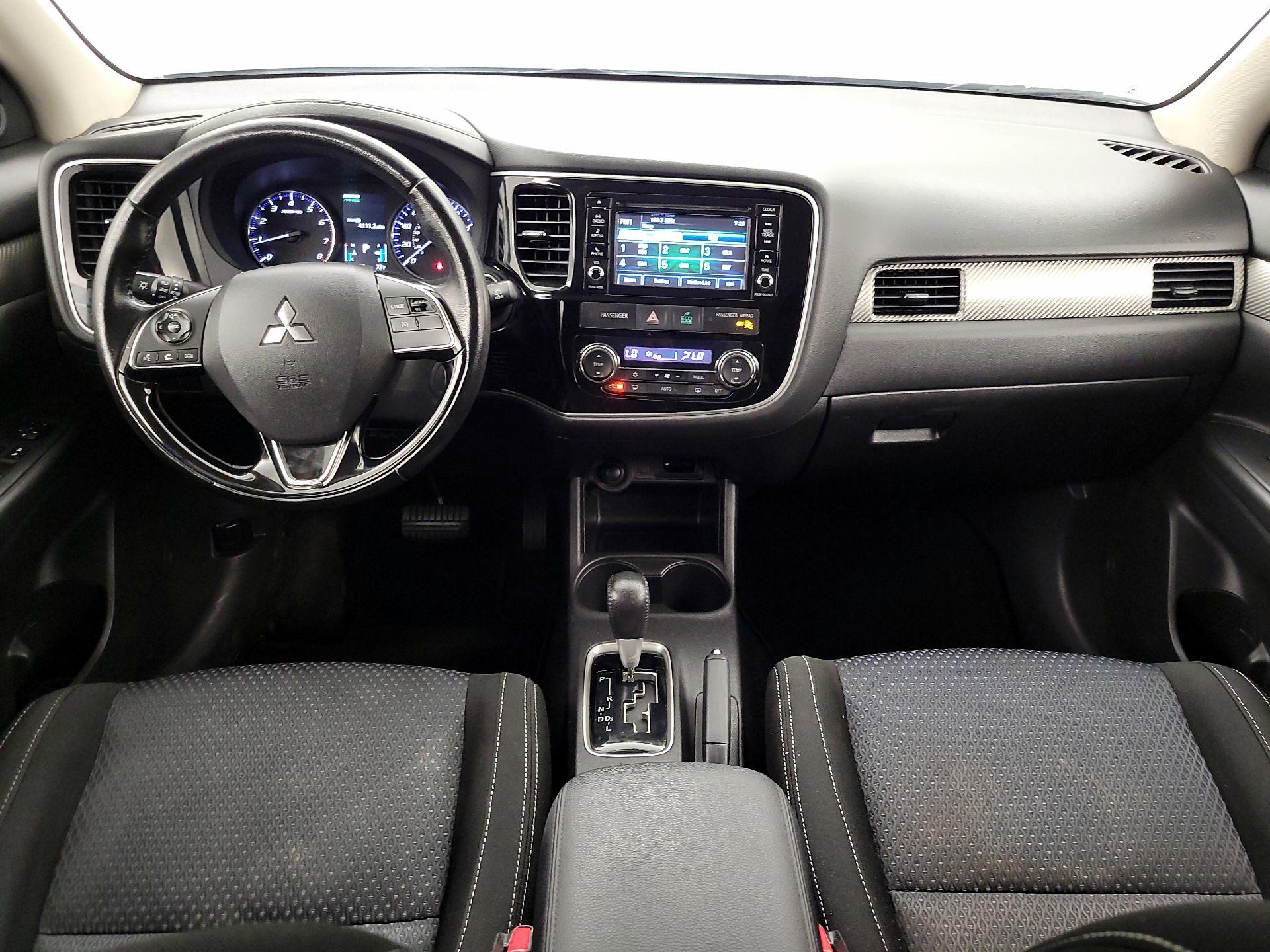 Thumbnail: 2016 Mitsubishi Outlander - 9