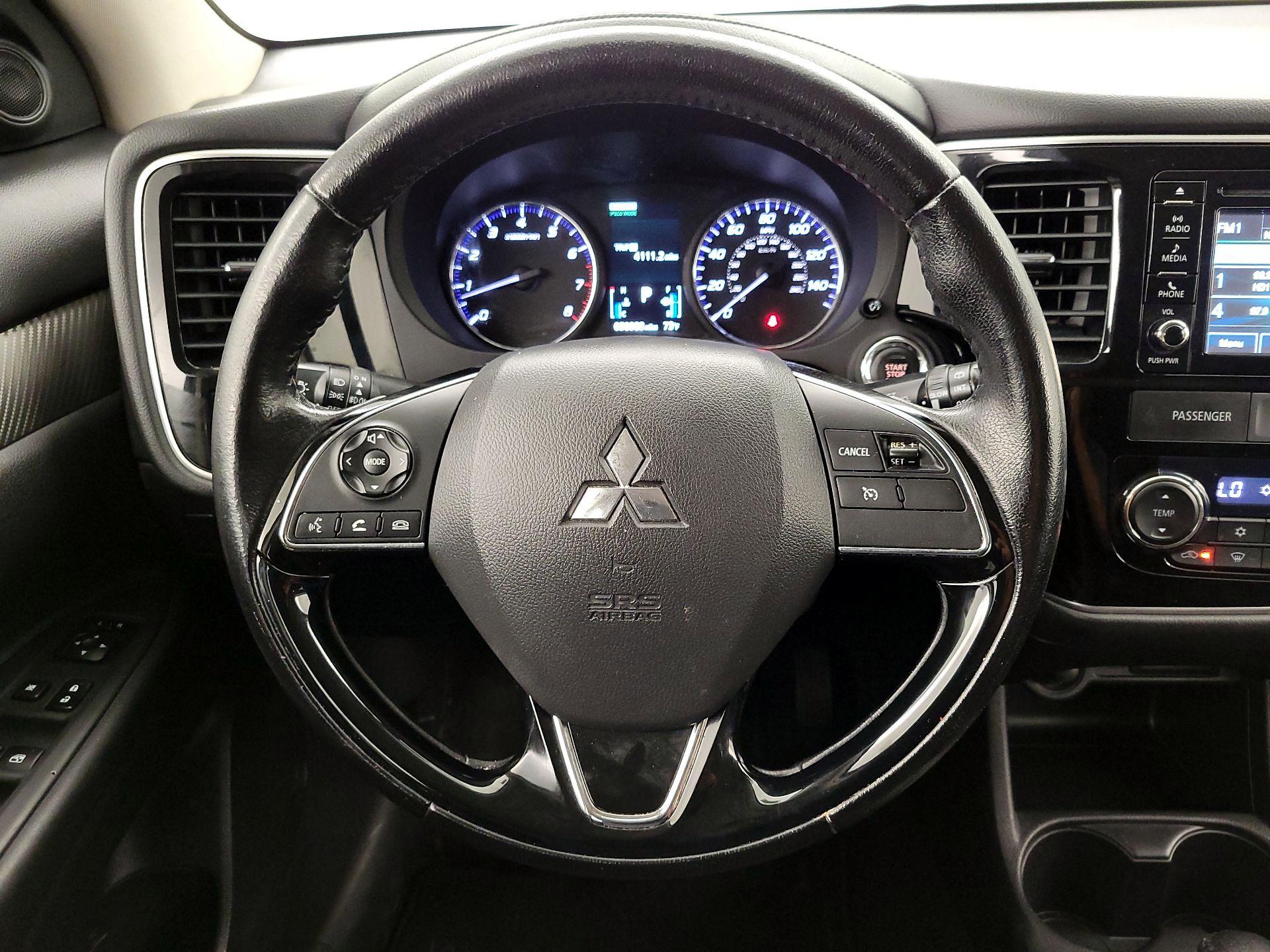 Thumbnail: 2016 Mitsubishi Outlander - 10