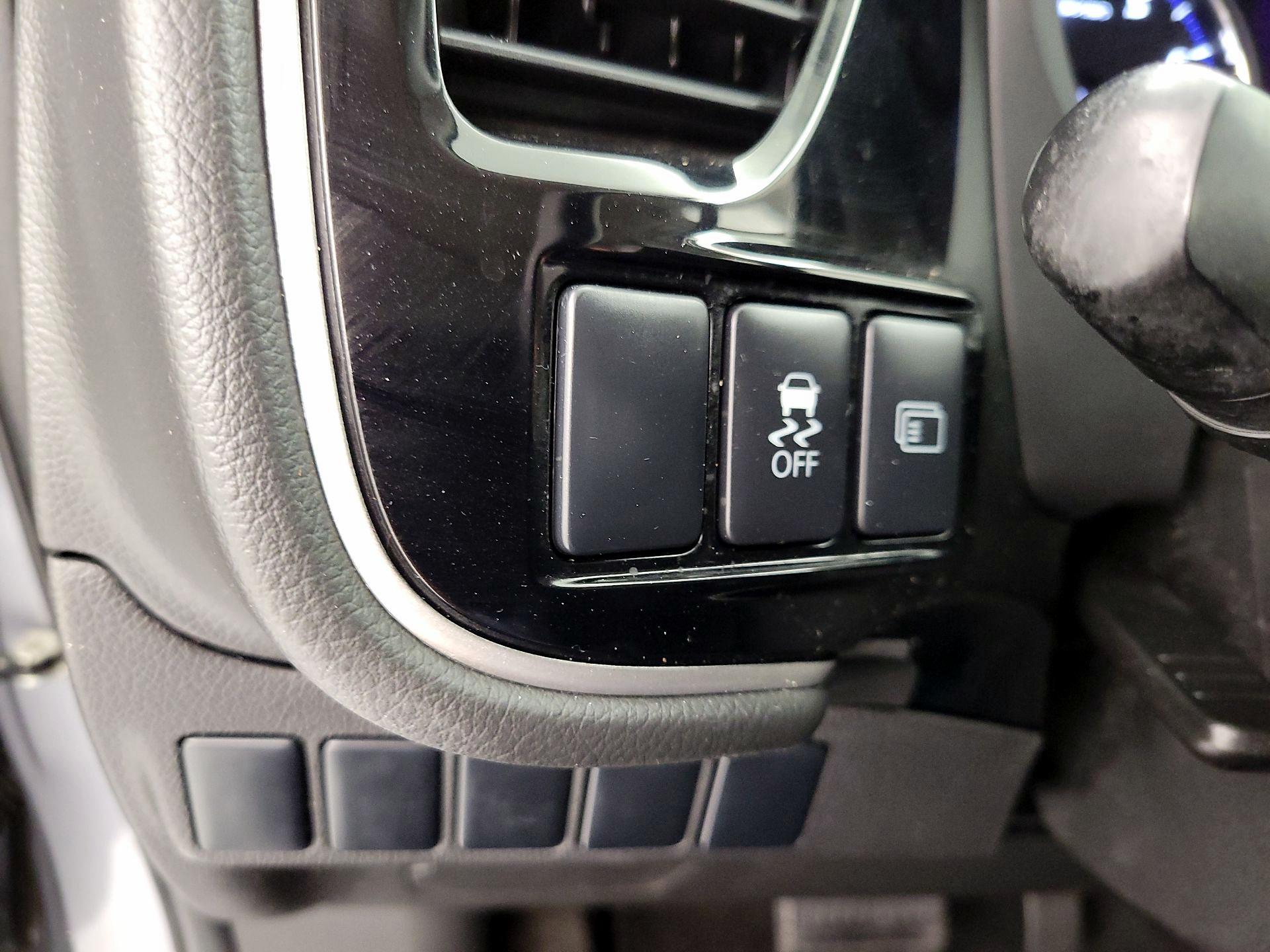 Thumbnail: 2016 Mitsubishi Outlander - 13