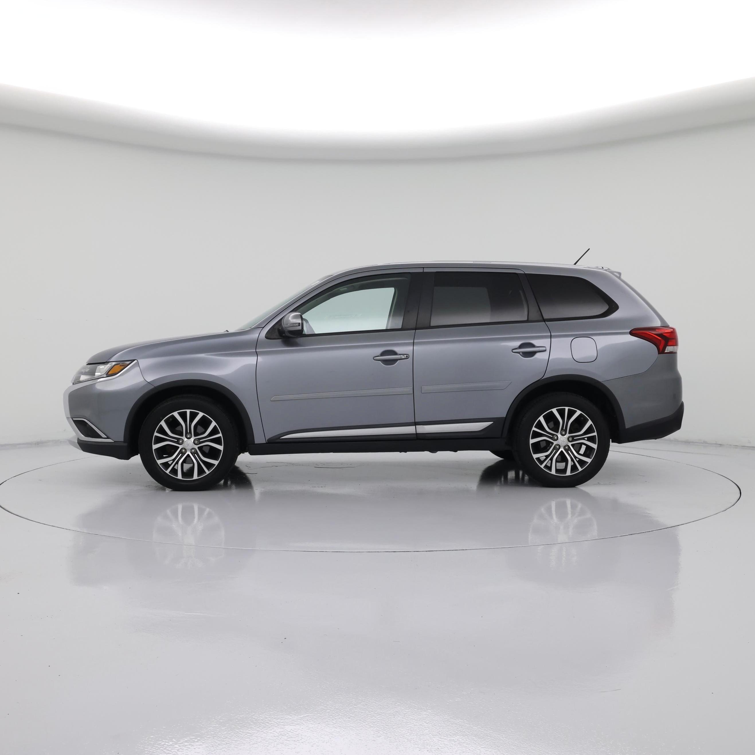 Thumbnail: 2016 Mitsubishi Outlander - 3