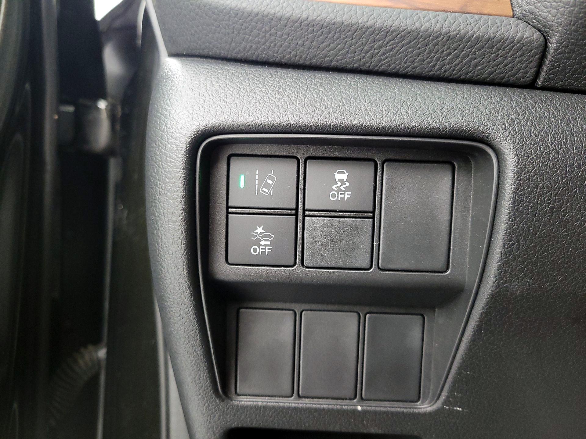 Thumbnail: 2018 Honda CR-V - 11