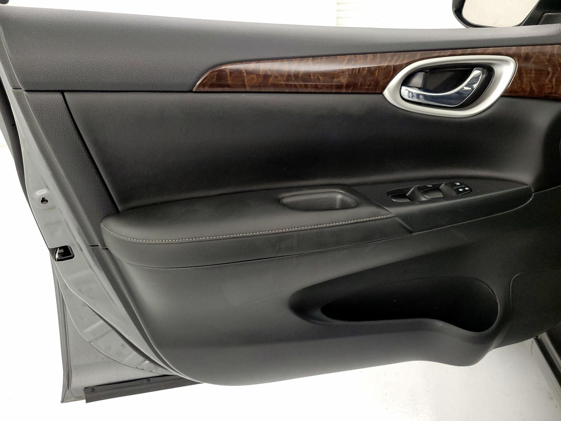 Thumbnail: 2015 Nissan Sentra - 10