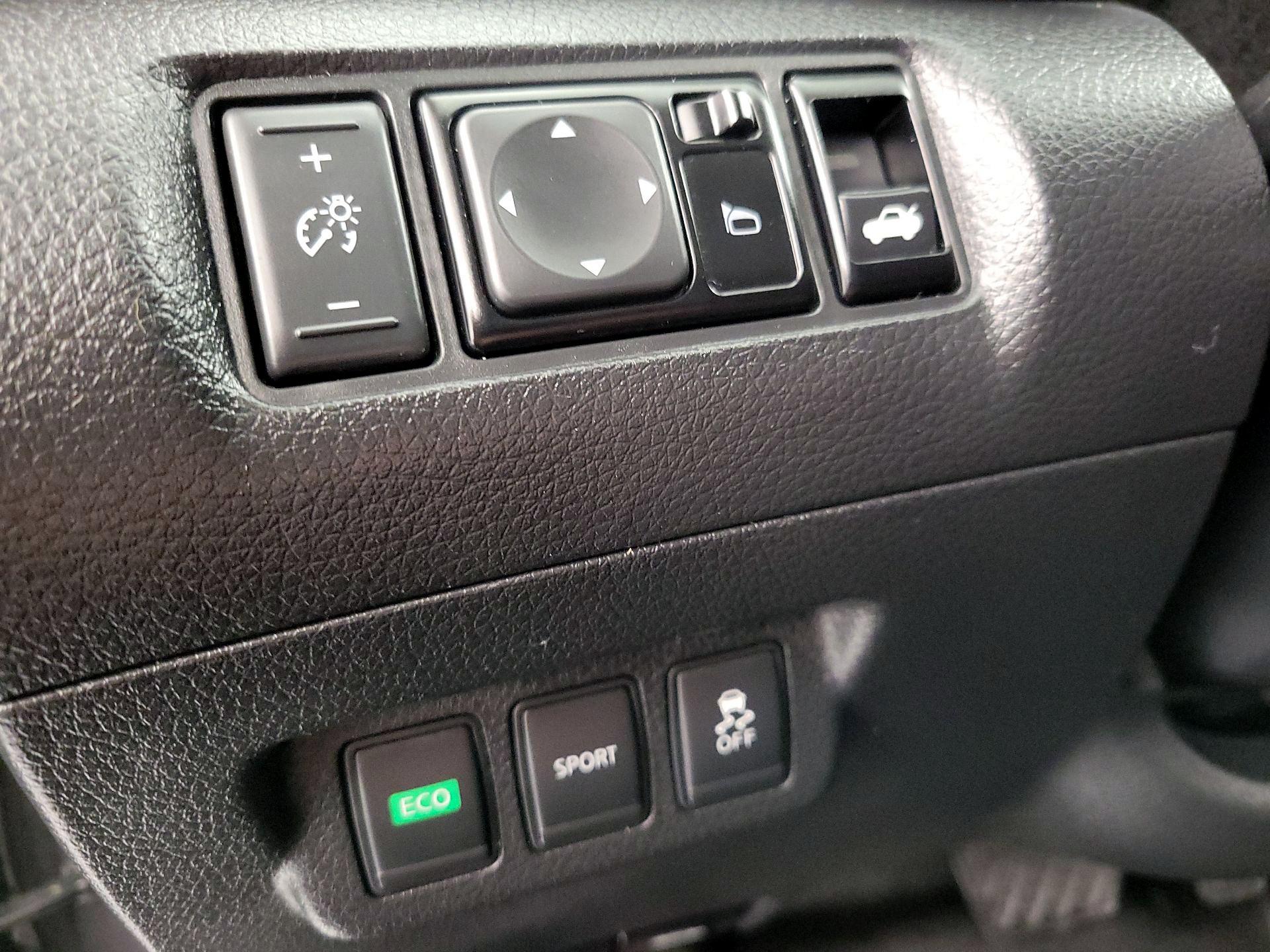 Thumbnail: 2015 Nissan Sentra - 11