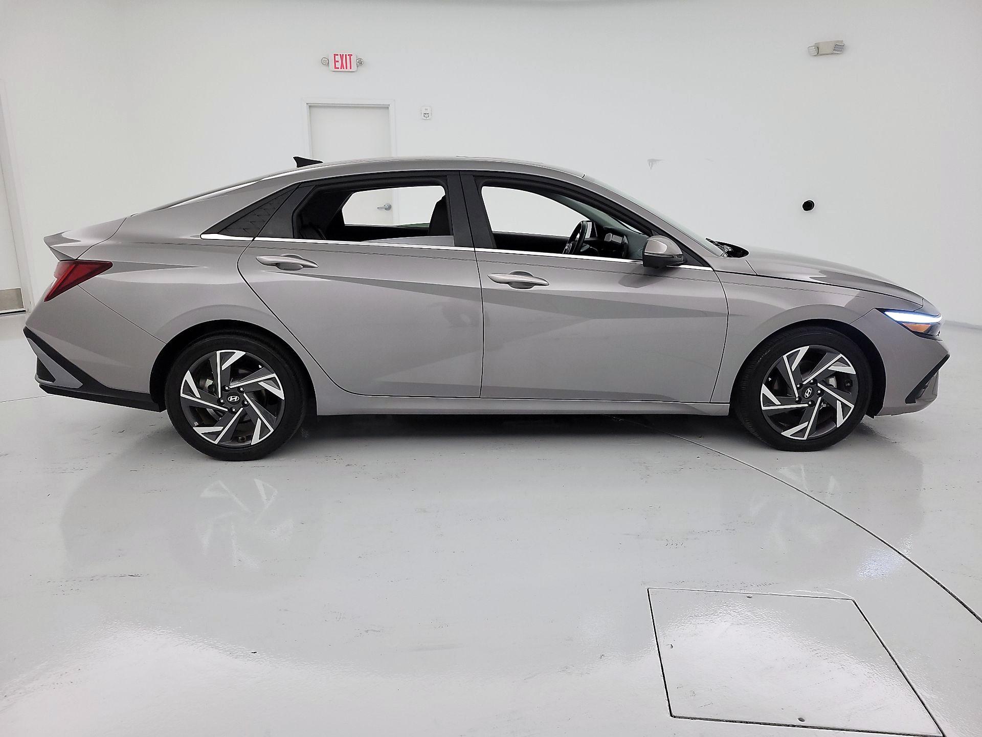 Thumbnail: 2024 Hyundai Elantra - 4