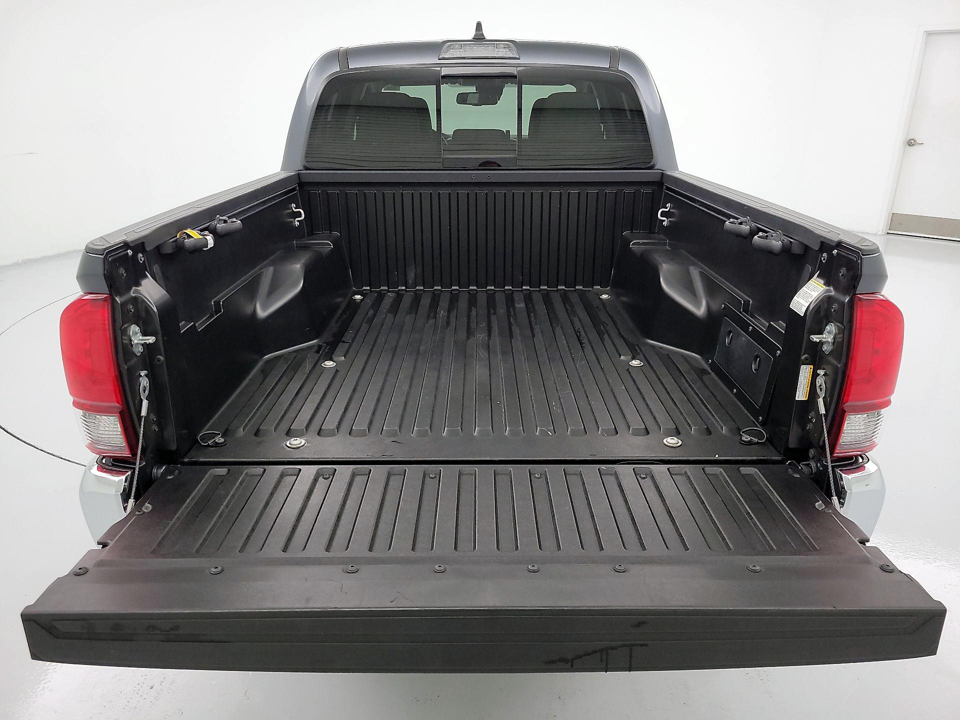 Thumbnail: 2022 Toyota Tacoma - 18
