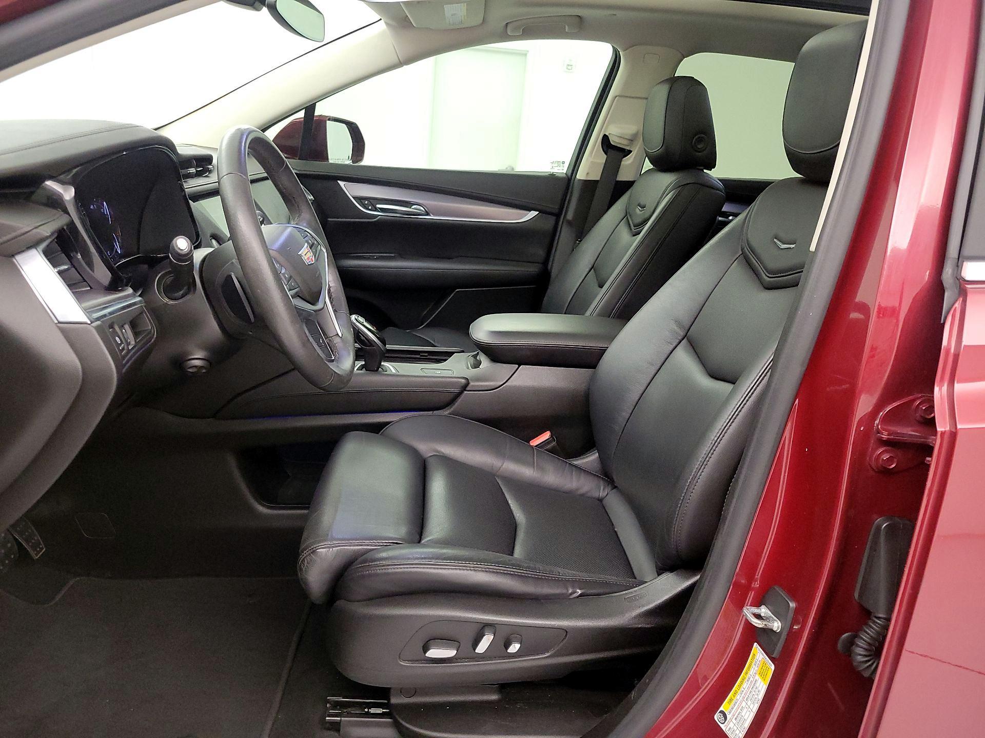 Thumbnail: 2017 Cadillac XT5 - 9