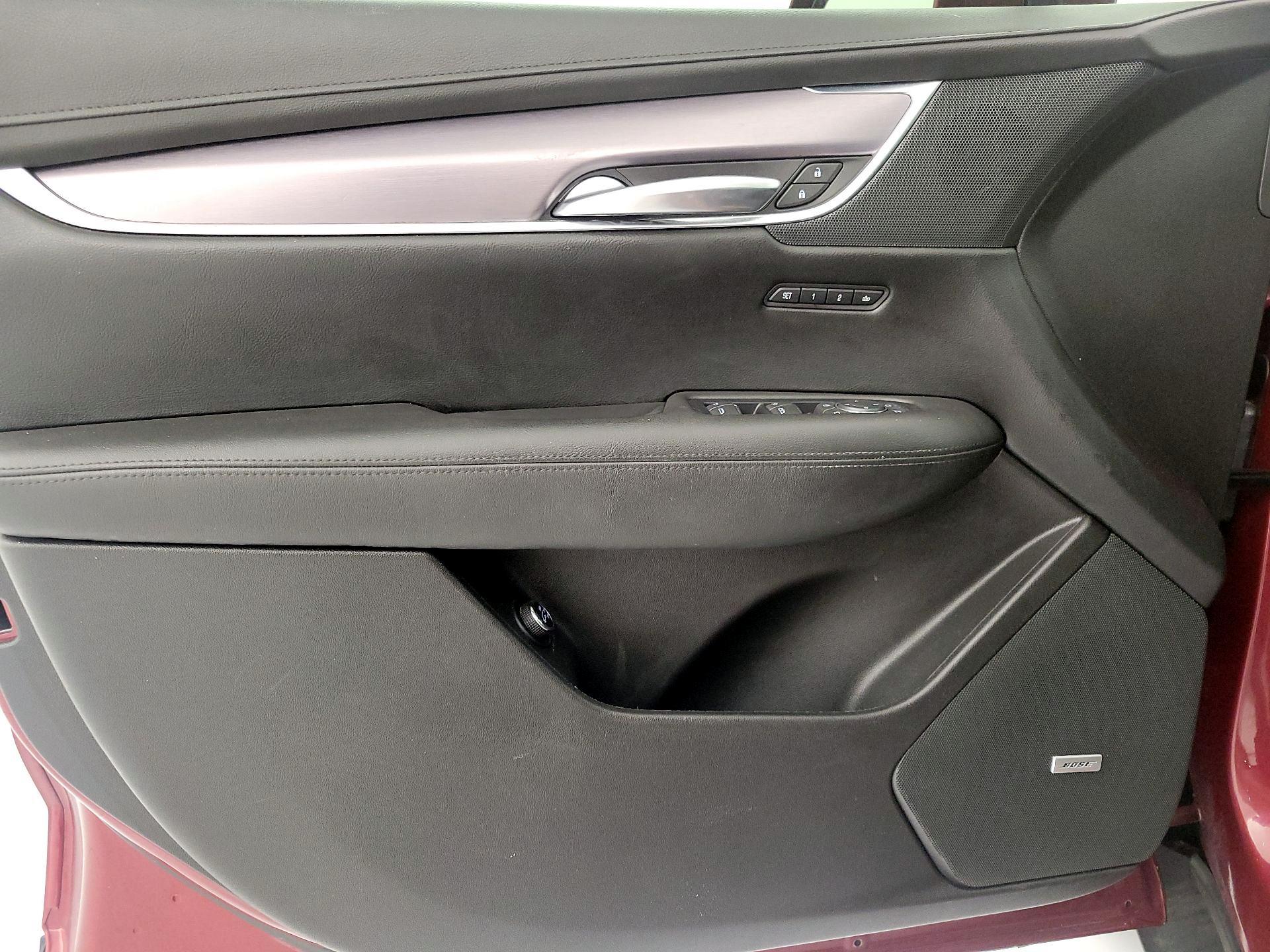 Thumbnail: 2017 Cadillac XT5 - 10
