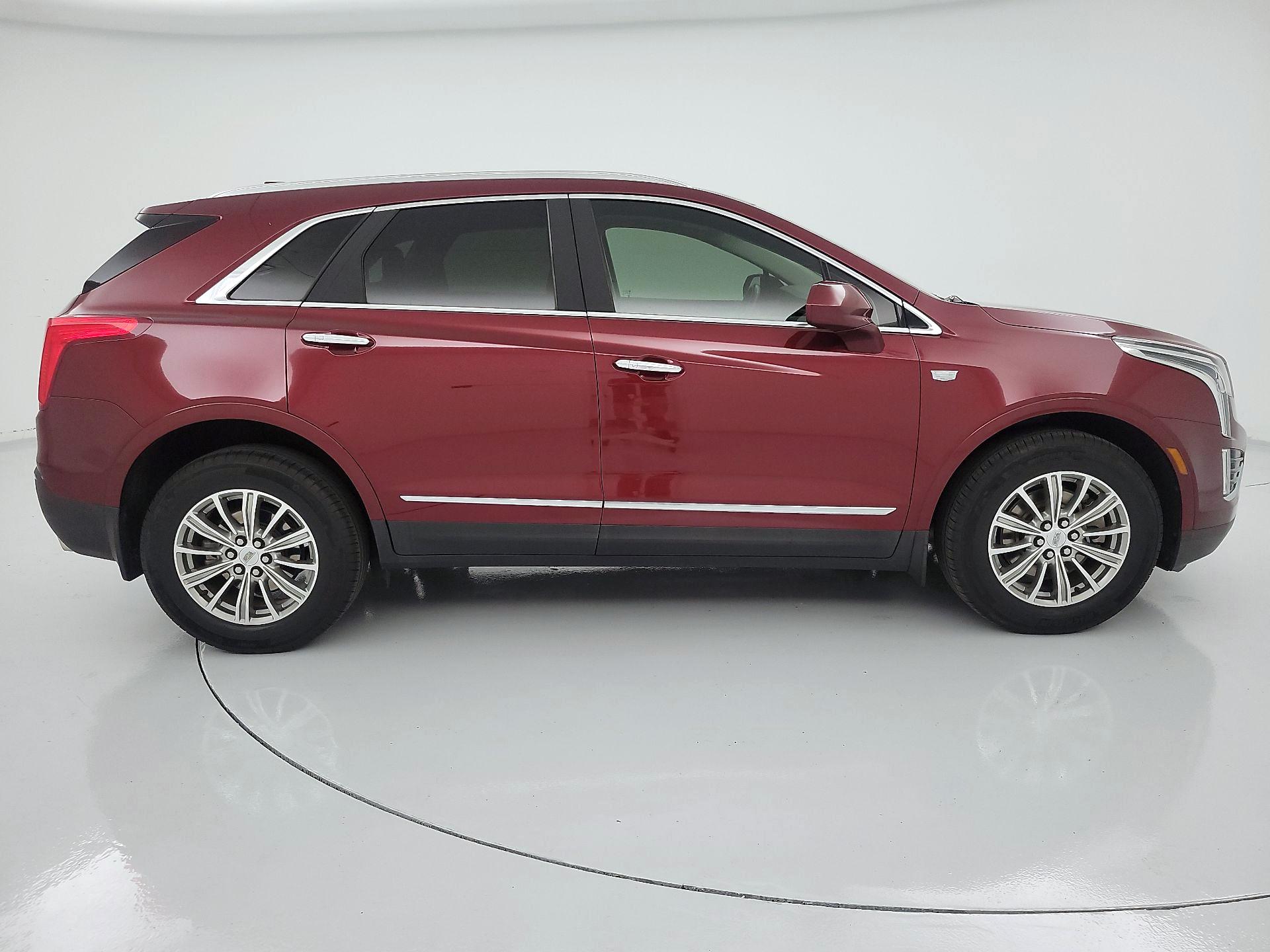 Thumbnail: 2017 Cadillac XT5 - 4
