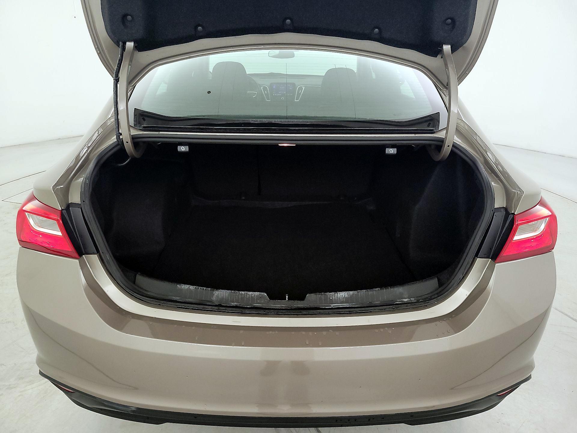 Thumbnail: 2023 Chevrolet Malibu - 20