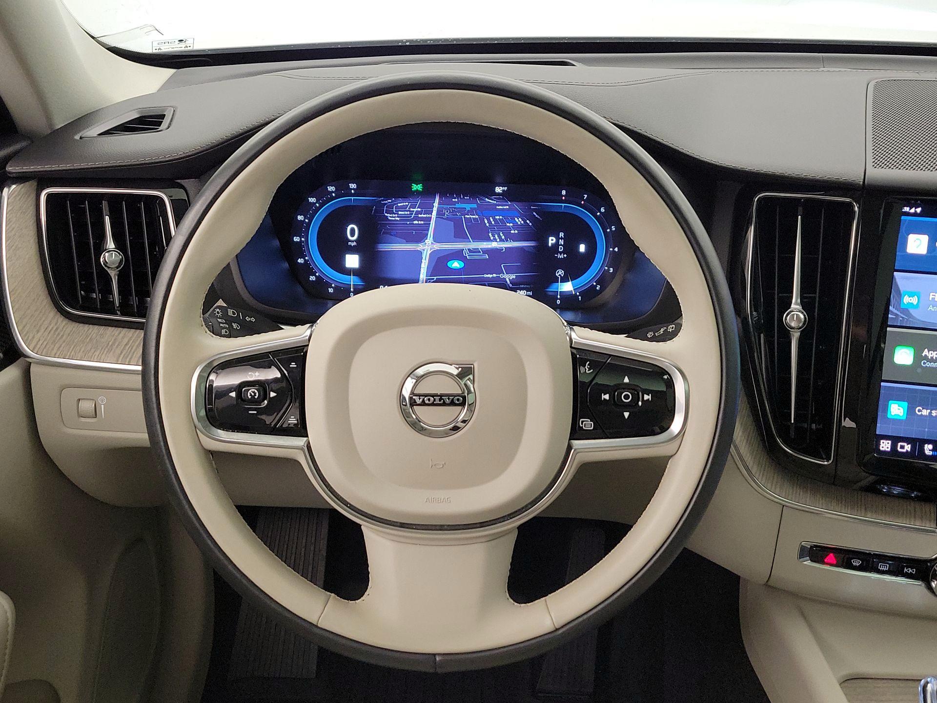 Thumbnail: 2022 Volvo XC60 - 10