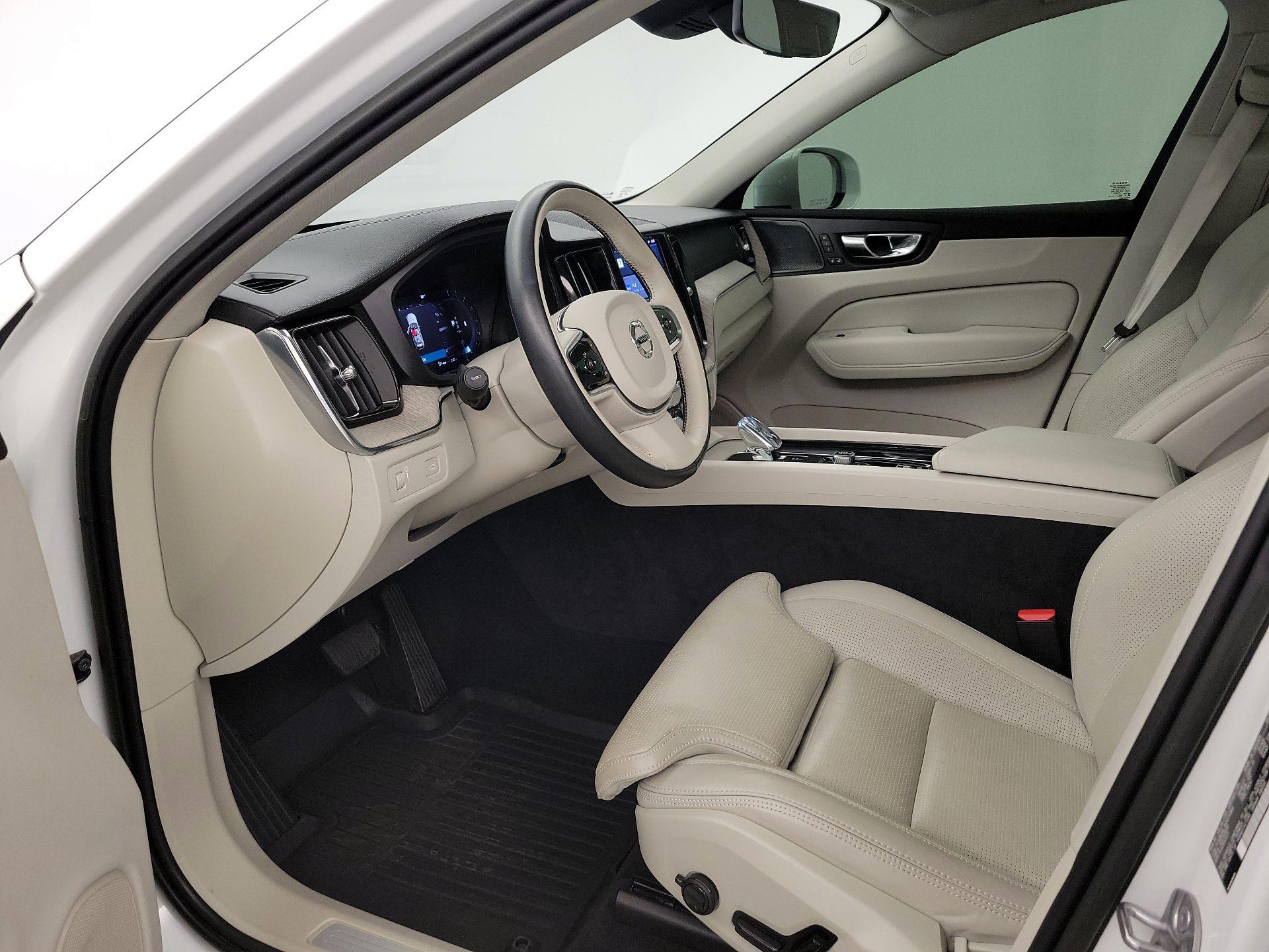 Thumbnail: 2022 Volvo XC60 - 11