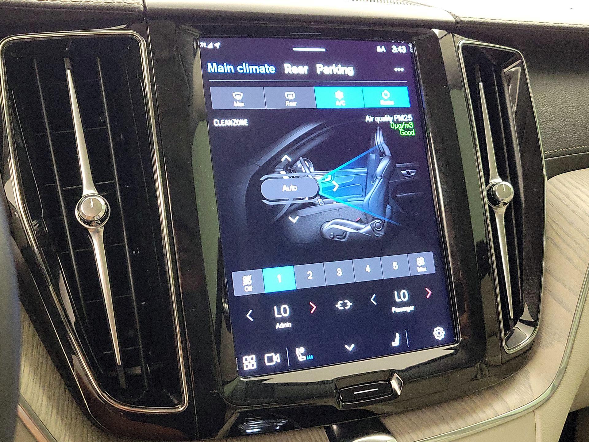 Thumbnail: 2022 Volvo XC60 - 17