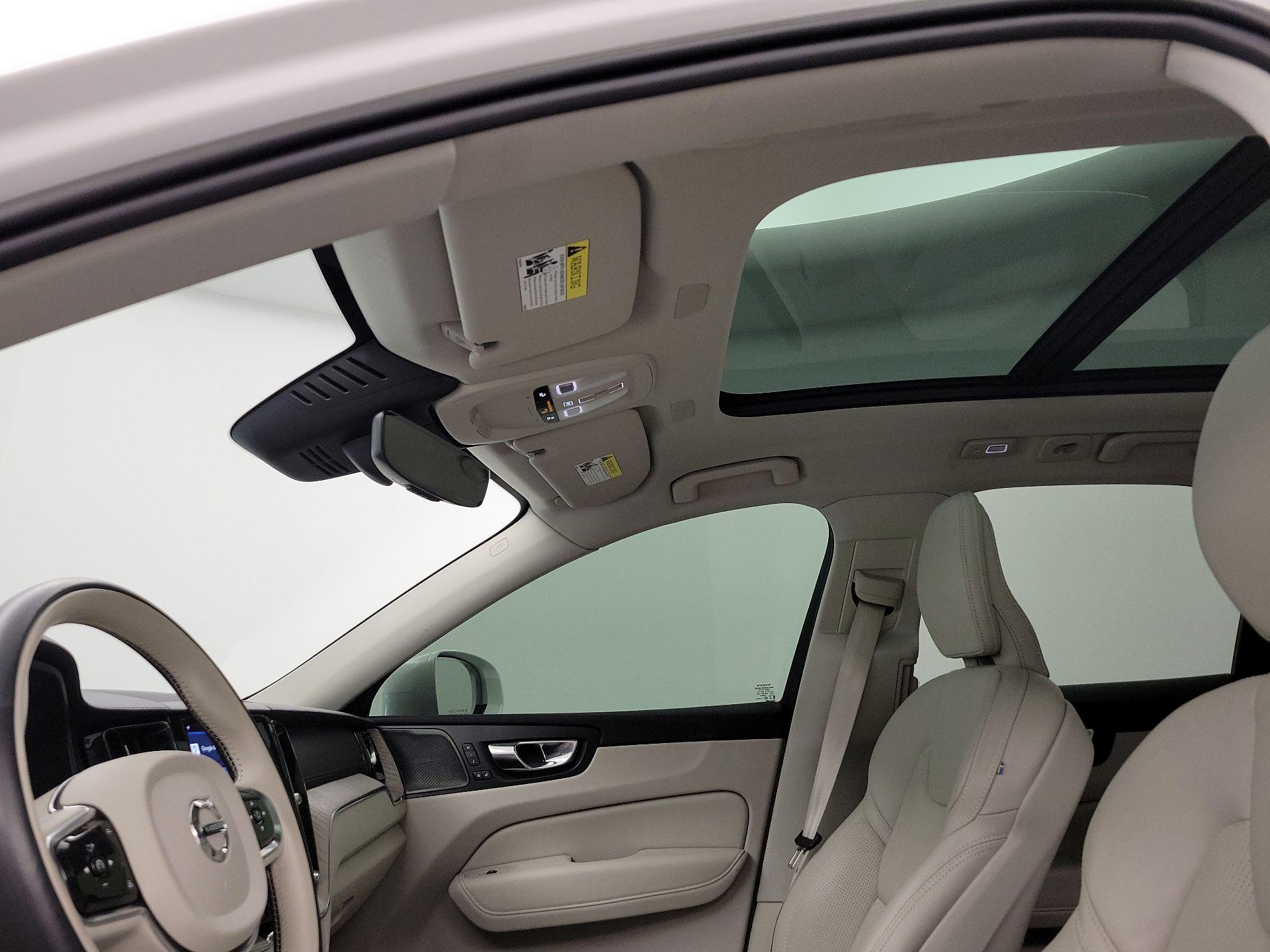Thumbnail: 2022 Volvo XC60 - 20