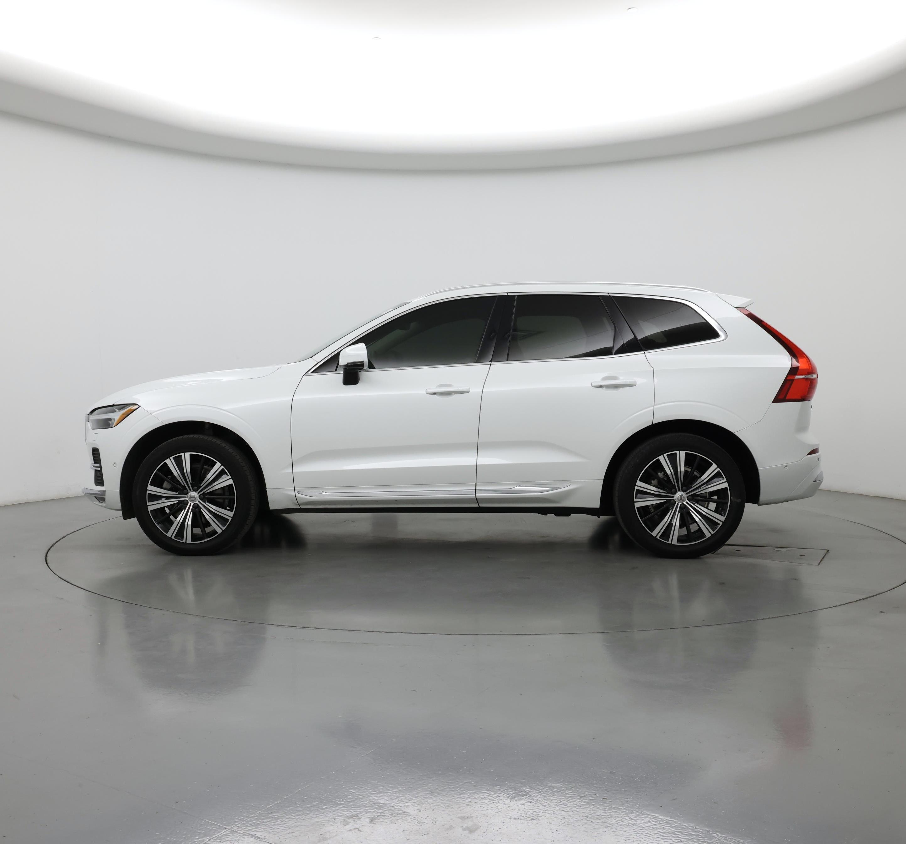 Thumbnail: 2022 Volvo XC60 - 3