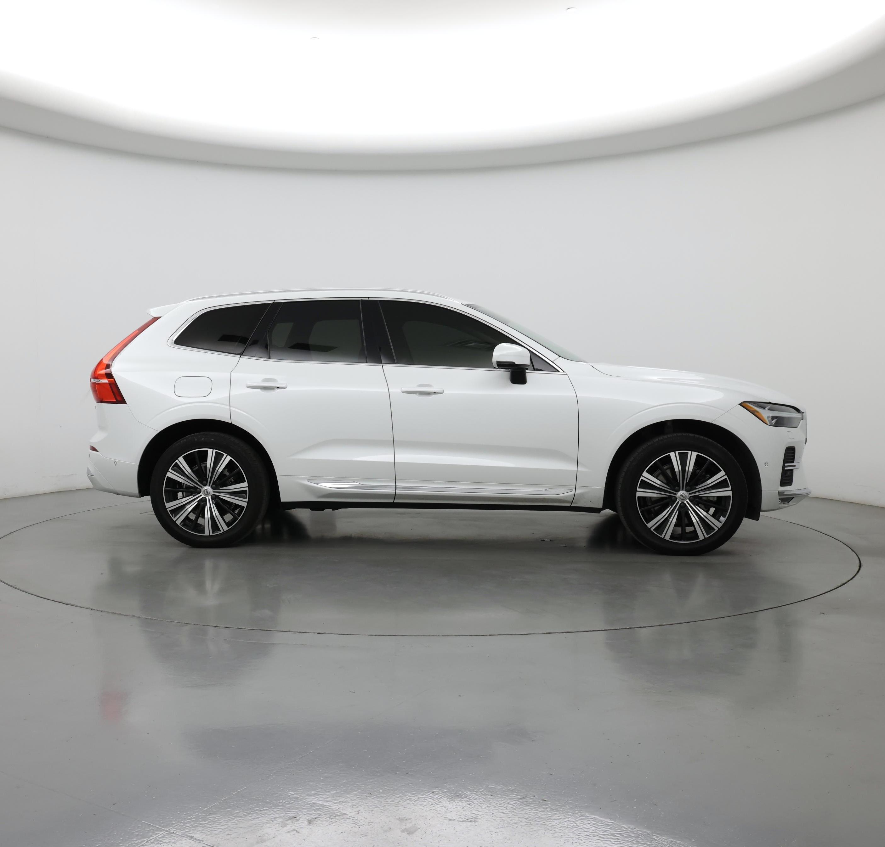 Thumbnail: 2022 Volvo XC60 - 7