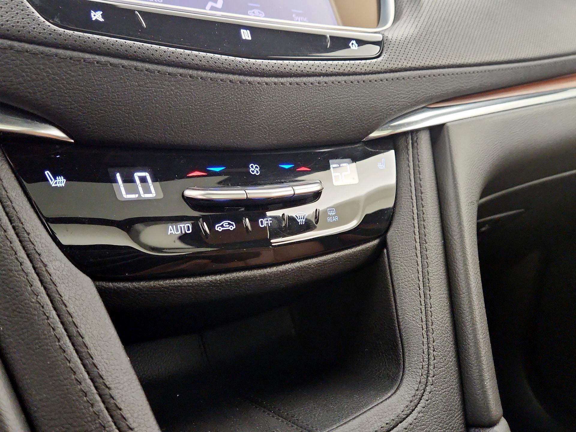 Thumbnail: 2020 Cadillac XT5 - 17